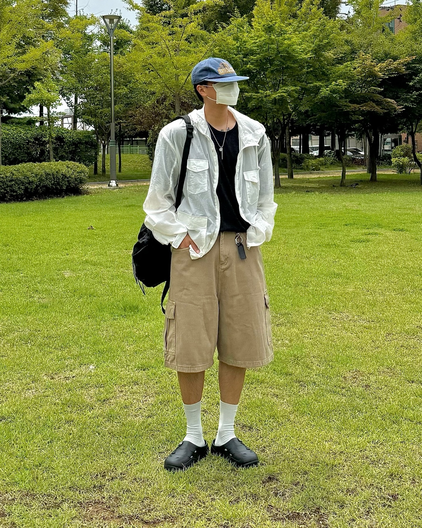 #협찬 #언코리 #여름슬리퍼 #클로그 

en_coree 언코리 브랜드에서 출시한
클로그 몽도르를 신어보았습니다.😃

가볍고 편안한 EVA소재 클로그 스타일로
Arrow 폼이 적용된 발 편한 여름 슬리퍼에요.👏

장시간 착용에도 편안한 착화감을 제공하고
4cm 굽으로 키높이 효과도 적용되는데요.👍

현재 자사몰에서 회원가입시 15% 즉시 할인과
15% 적립금을 증정하는 이벤트도 진행중입니다.👆

#슬리퍼추천 #클로그추천 #스니커즈추천 #여름신발 
#ootd #언코리신상 #여름슬리퍼 #발편한슬리퍼