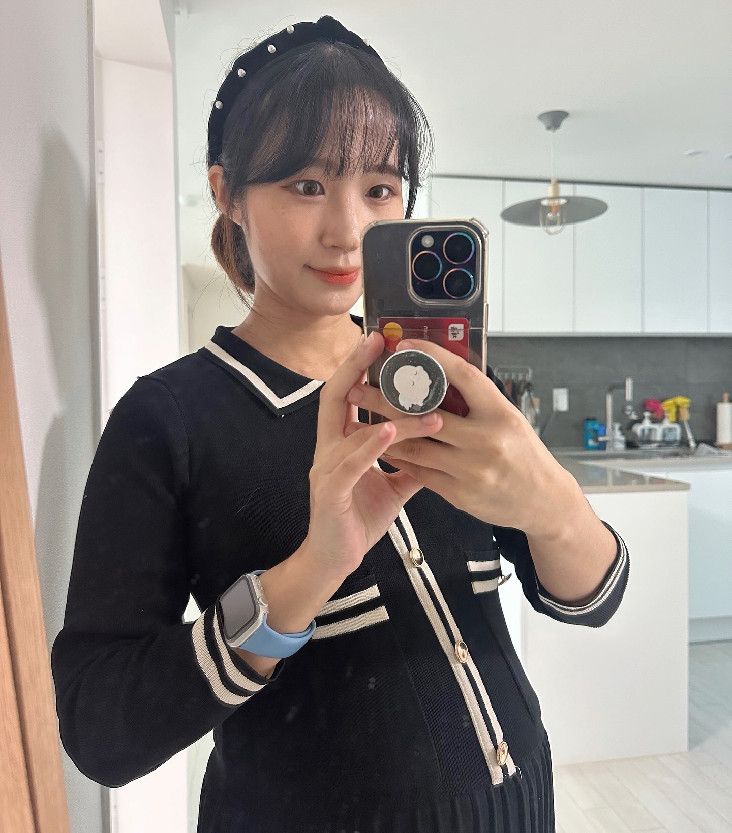 #주수사진 #29weeks #29w5d 
첫 산모교실 가기 전에 오랜만에 주수사진😊
휴직하니깐 산모교실도 가고 넘 좋다!
곧 30주 진입을 앞두고 있는데
몸 상태가 또 어떻게 달라질까 걱정이네유 🤔
(아직 할 일이 참 많은데…)