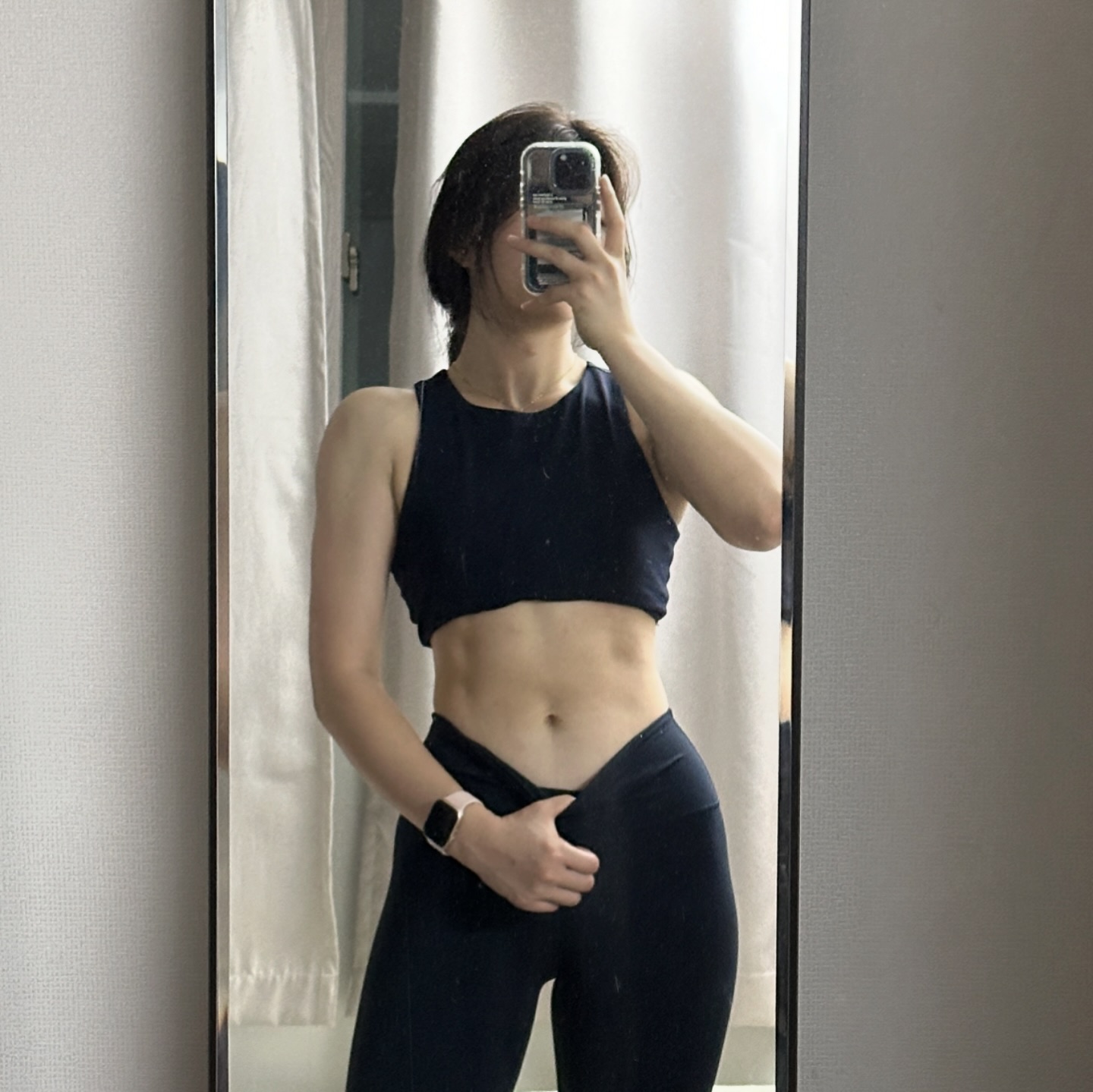 #부상조심 #아이스하키 #내측인대파열
운동 안녕…. 근육도 안녕…. 👋
새벽 하키 3회차에 내측 인대 손상으로 3개월 운동 정지를 받았네요..😭
인생 첫 운동 부상인 거 같아요..
다들 제가 운동중독이라 운동 못해서 어쩌냐는 걱정이 많더라고요 ㅎㅎ (저번주까지 박스 점프하고 날아다녔는데..) 운동하면서 크게 다친 적이 없어서 무릎 부상으로 운동 정지는 좀 당황스러웠어요,, 그래도 상체는 멀쩡하니까 이참에 상체에 집중하려고요!!
#아침운동 #공복유산소 를 못하는게 가장 아쉽지만 틈틈이 덤벨로 잔근육을 만들어서 오밀조밀한 상체 근육을 만들어 보겠습니다🔥🔥🔥
낼 출근이 걱정되지만 뭐 내일의 제가 알아서 잘 출근하겠죠?
#부상조심 #아프면🐕고생 #아프지말자 #건강이최고 #오래오래건강하자 #운동하는직장인 #내일출근실화냐 #내일이무섭다 #운동하는여자 #운동중독자 #운동일지 #crossfit #fitness #fitnessmotivation #workout #icehockey