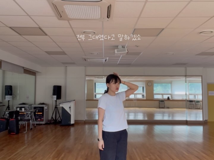 사랑에 대해 묻는 이를 만난다면,

Choreo by me ( somi_l02 )
🎵 itsjihoony - #우리의얘기를쓰겠소 

.
#somichoreography #신지훈 #우리의얘기를쓰겠소 #sg워너비 #choreo #choreography #choreographer #dance #dancer #댄스 #댄서 #안무