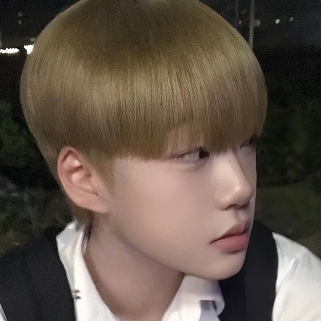 @k.beom_su on Instagram: "#광고 [아이러니포르노(IRONYPORNO)] 윈드브레이커 브이턱 버뮤다 하프 팬츠 . . . . . 더운 여름에 어떤 옷이든지 조화로운 매치가 잘되고 시원한 아이러니포르노의 윈드브레
