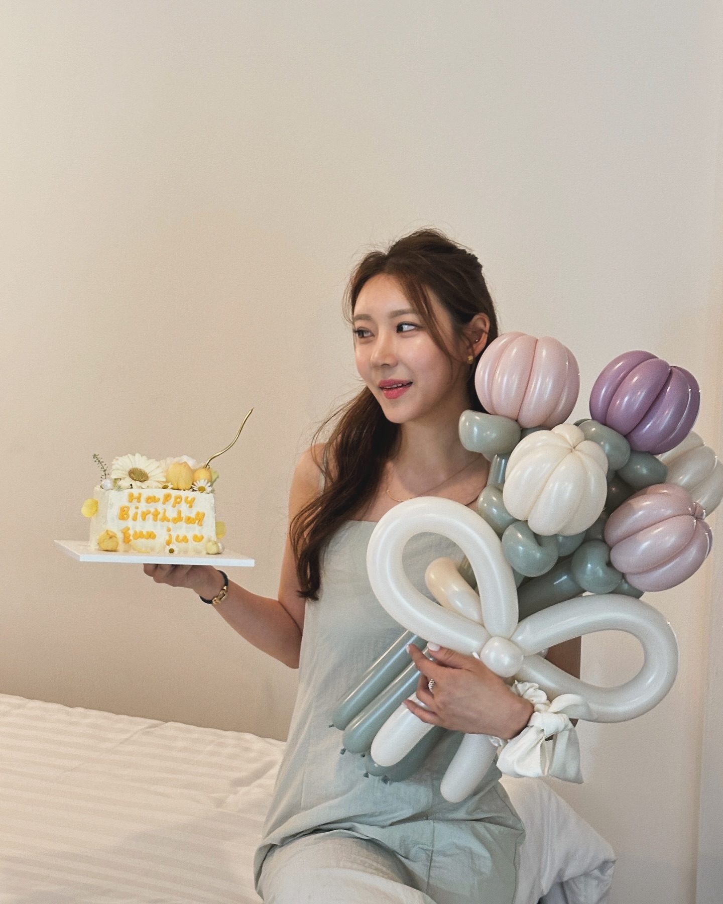 생일이라고 🎂
하나부터 열까지 꾸미고 공주놀이 시켜준 
지애언니 수미 사랑해여💗
고마워 감동이였어 담달에 호캉스 가자🫶🏻