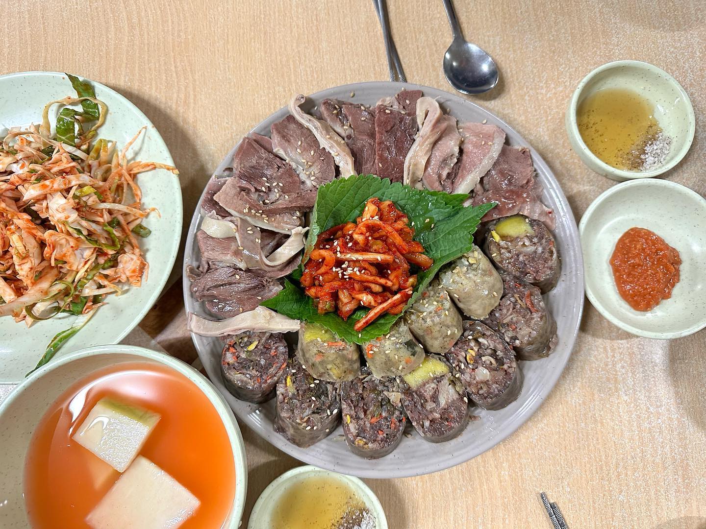 몇달만에 퇴근후에 한잔.
.
#룡룡맛집 #모듬순대 #순대수육 #연산동맛집 #술국사진읍노#오소리 #오소리순대 #오소리순대연산점