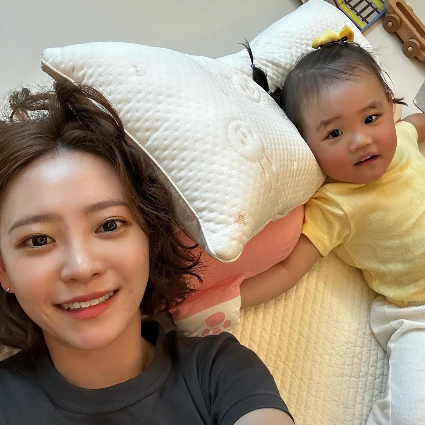 협조 안해주는 윤솔ㅋㅋ
괌 시차 한시간인데 시차적응하는 우리 가족🤣