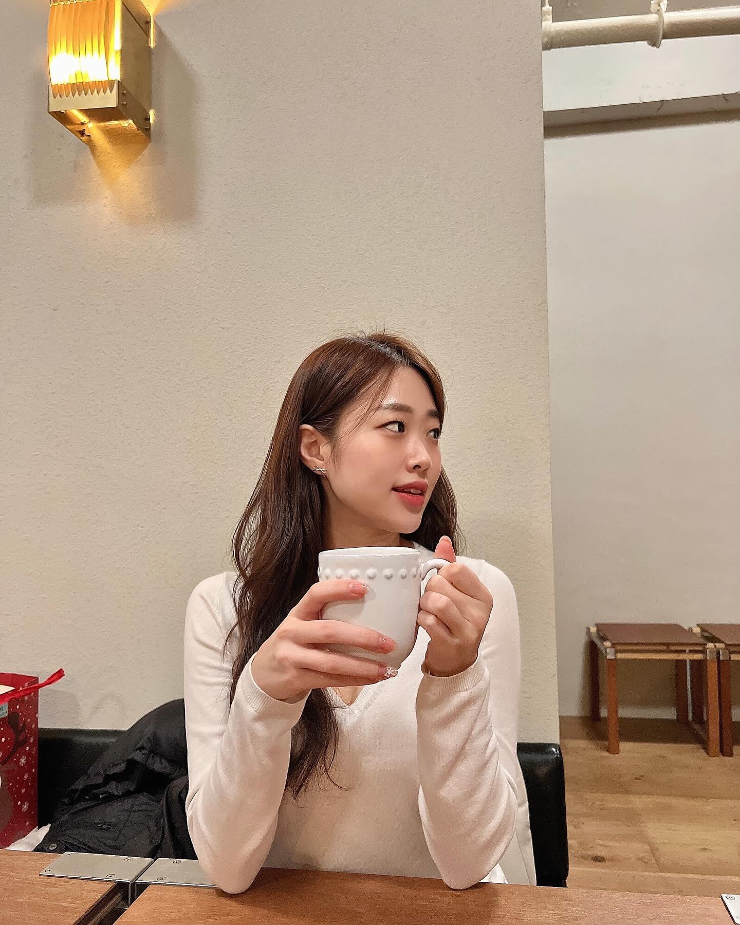 사랑니빼기 전 디저트 녹여먹은날 ,, ㅎ ,,,
근데 케이크가 진챠 심각하게 맛있었던거 있죠🫢
조만간 또 먹으로 가야지이 (＊’͜’ )