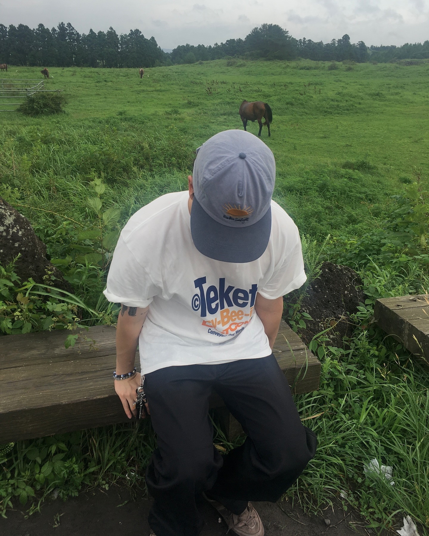 오름 중간쯤에 왜 비가 ...
.
.
.
#teket#dickies#워크팬츠#용눈이오름