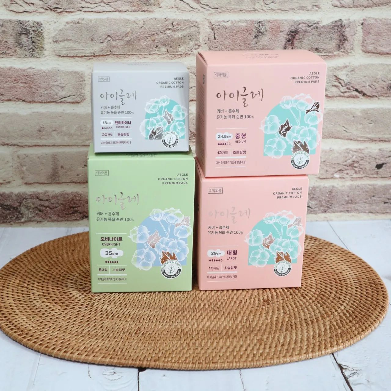 아이글레 유기농목화순면 생리대
포장이 끔꼼하게 되어있고요
기존 면 생리대의 흡수력을
보완하고 순면 10g을 더해서 
흡수력도 좋고 착용감고 편안합니다
​아이글레 유기농목화순면 
생리대 대형, 중형입니다

색깔이 너무 이쁜 분홍색이에요
흡수를 담당하는 고분자흡수체, 
목재펄프, 순면으로 나뉘고 
화학성분 흡율이 42배 높다고 하네요

목재 펄프가 아닌 100% 
순면생리대 라고 하니 더 
좋은 제품인거 같아요

압축에 압축을 더한 2중 
압축으로 되어도 절대 두껍지 않고
사용해서도 불편함이 없었어요
그래서 꾸준히 사용해 보려고요
아이글레유기농목화순면생리대

#유기농생리대 #목화순면생리대, 
#tcf생리대 #커버흡수체유기농생리대
#아이글레 #산부인과추천생리대
#염소불검출 #화학성분불검출생리대 
#생리대파동 #꿈녀