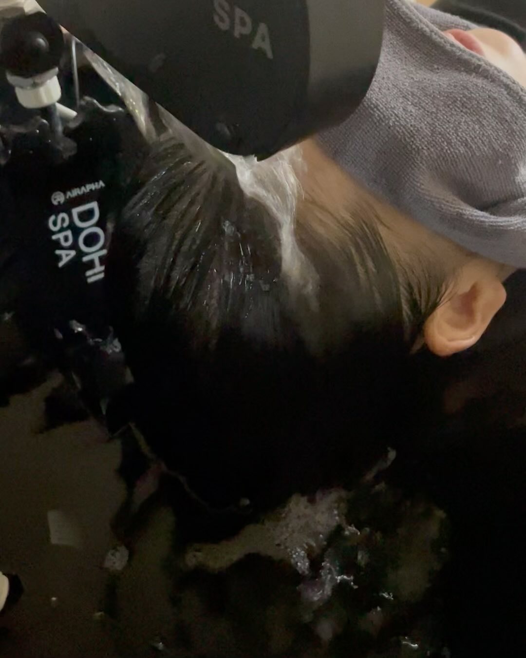 #협찬 #웰킨 두피 시그니처 스케일링 ASMR 🔈 🫧급격히 건조해진 두피 각질, 막힌 모공 그대로 방치하지마세요🤦‍♀️ 두피도 피부라는 사실! 한올한올 날이 갈수록 더 소중해요••

찬바람 불어 부쩍 건조해진 두피를 위해 차곡차곡 수분을 꼭 채워넣어주세요💦💆‍♀️단 한번만으로도 산뜻하고 개운해지는 중〰️

wellkin_ 

#두피스케일링 #웰킨인계점 #수원두피관리 #두피케어 #두피샴푸 #두피클리닉💆 #헤어케어루틴 #두피괄사 #괄사테라피