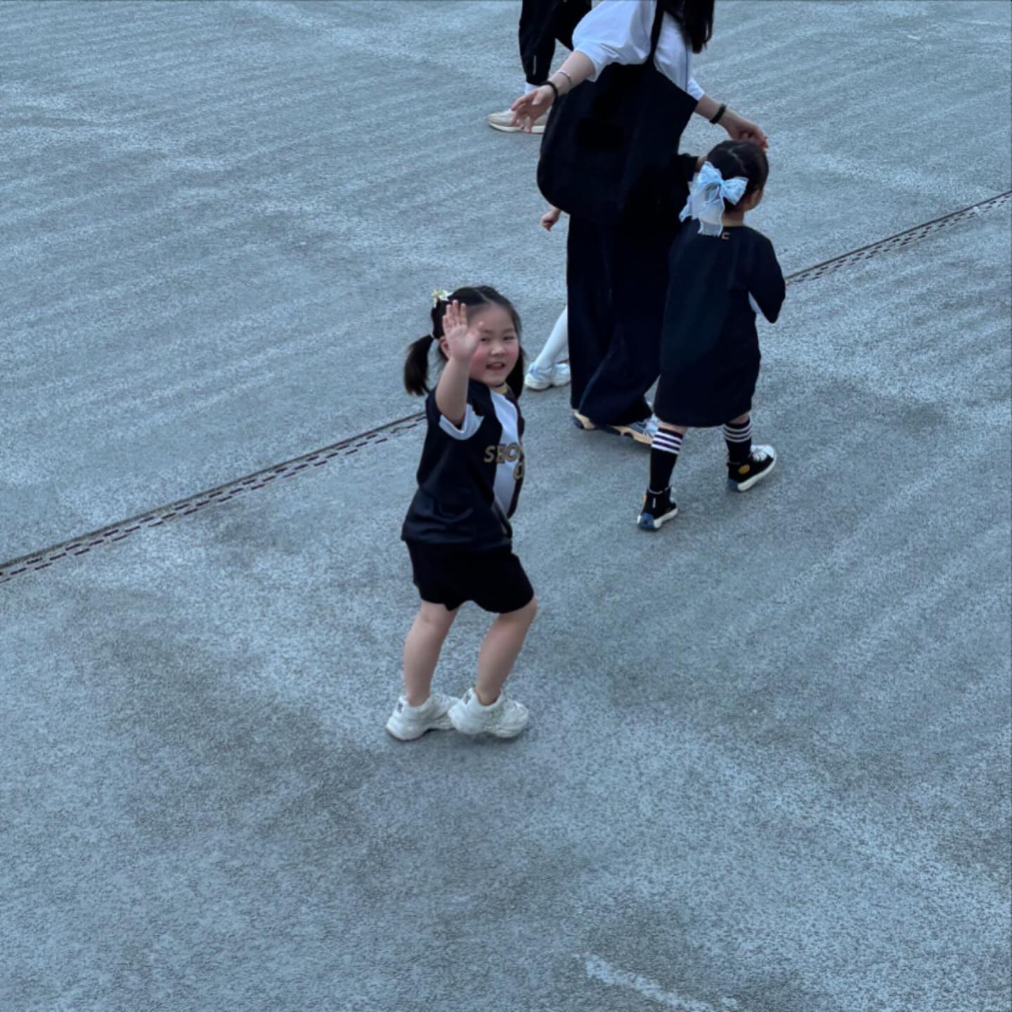 원장님 덕분이 처음으로 축구에스코트해보기❤️

엄빠랑 도훈이 할머니하부지 다같이가서 축구응원도해보고
즐거운 추억하나 생성!!

#축구에스코트 #성남FC #원장님감사합니다 #짱 #최고