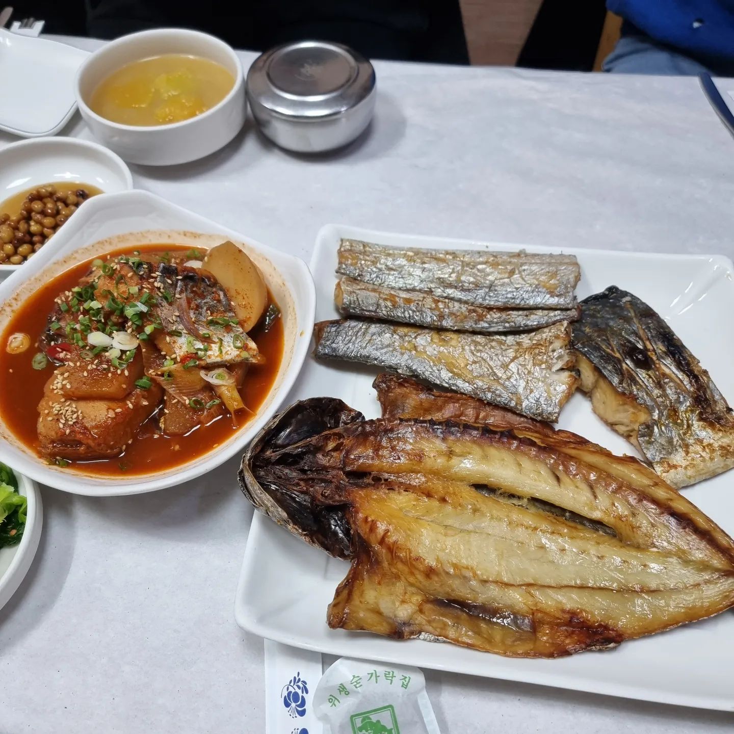 #여수생선구이 #백송

깔끔한 #민어구이 그리고 #조림정식 

완전맛있었음

이맛에 출장다님