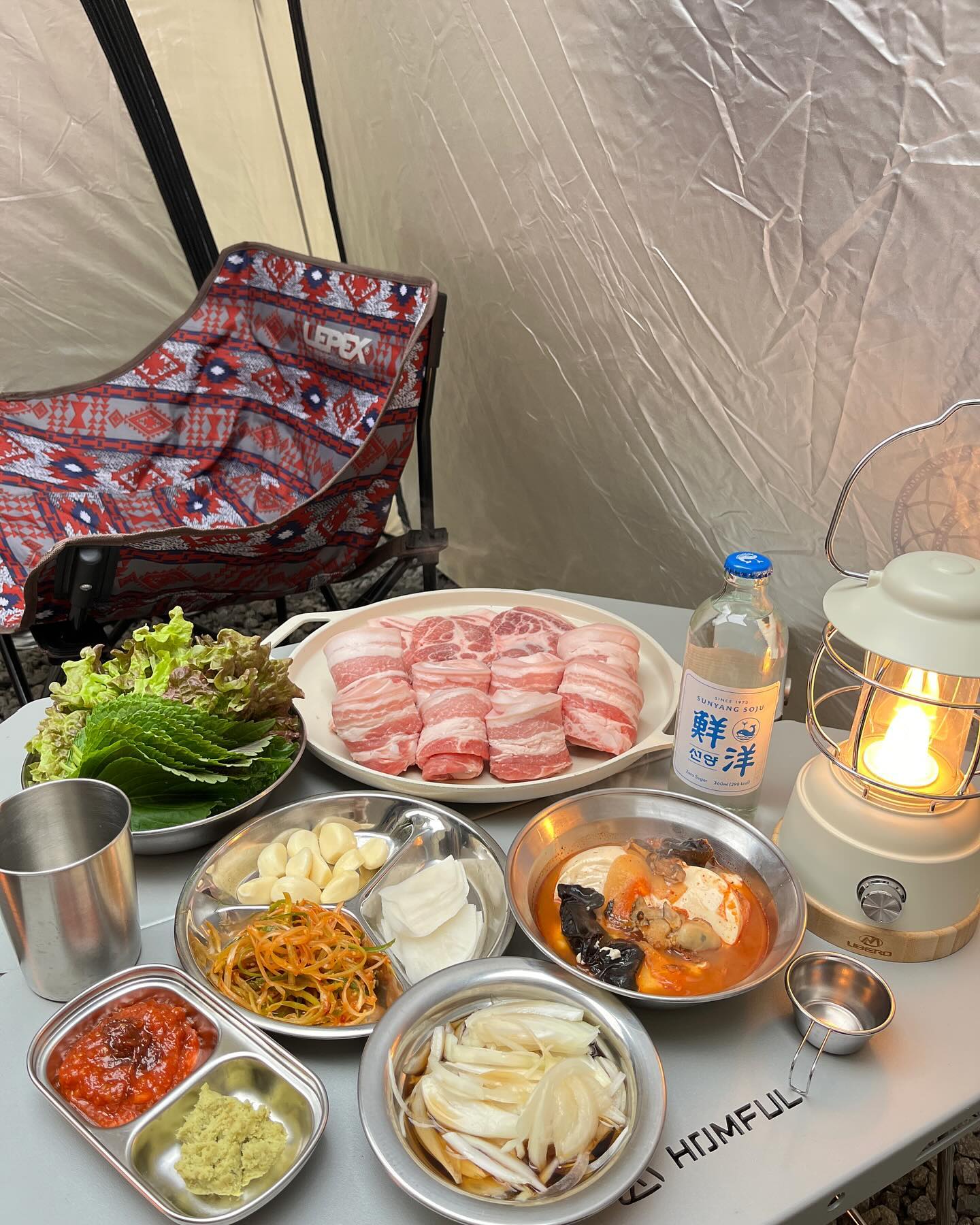 🎤소주에 삼겹살이 먹고싶다 🎵

솔직히 캠핑장에서 1등 메뉴는
삼겹살 아입니꽈?ㅋㅋㅋㅋㅋ

다른 메뉴는 필요없이

✔️ 상추쌈
✔️ 소주

2개만 있어도 삼겹살 무한 흡입 쌉가능 👌

근데 사실 저희는 날이 추워서 
짬뽕순두부도 같이 먹었...ㅋㅋㅋ
.
.
.
.
.
.
.
.
.
.
.
.
.
.
.
#캠핑#camping#キャンピング#캠핑메뉴#캠핑음식#캠핑요리#삼겹살#캠핑삼겹살#캠핑고기#캠핑메뉴추천#삼겹살파티#소주#소주안주#짬뽕순두부#캠핑식사#캠핑한끼#캠핑소통#캠핑푸드#캠핑먹방#먹잘알#순두부짬뽕