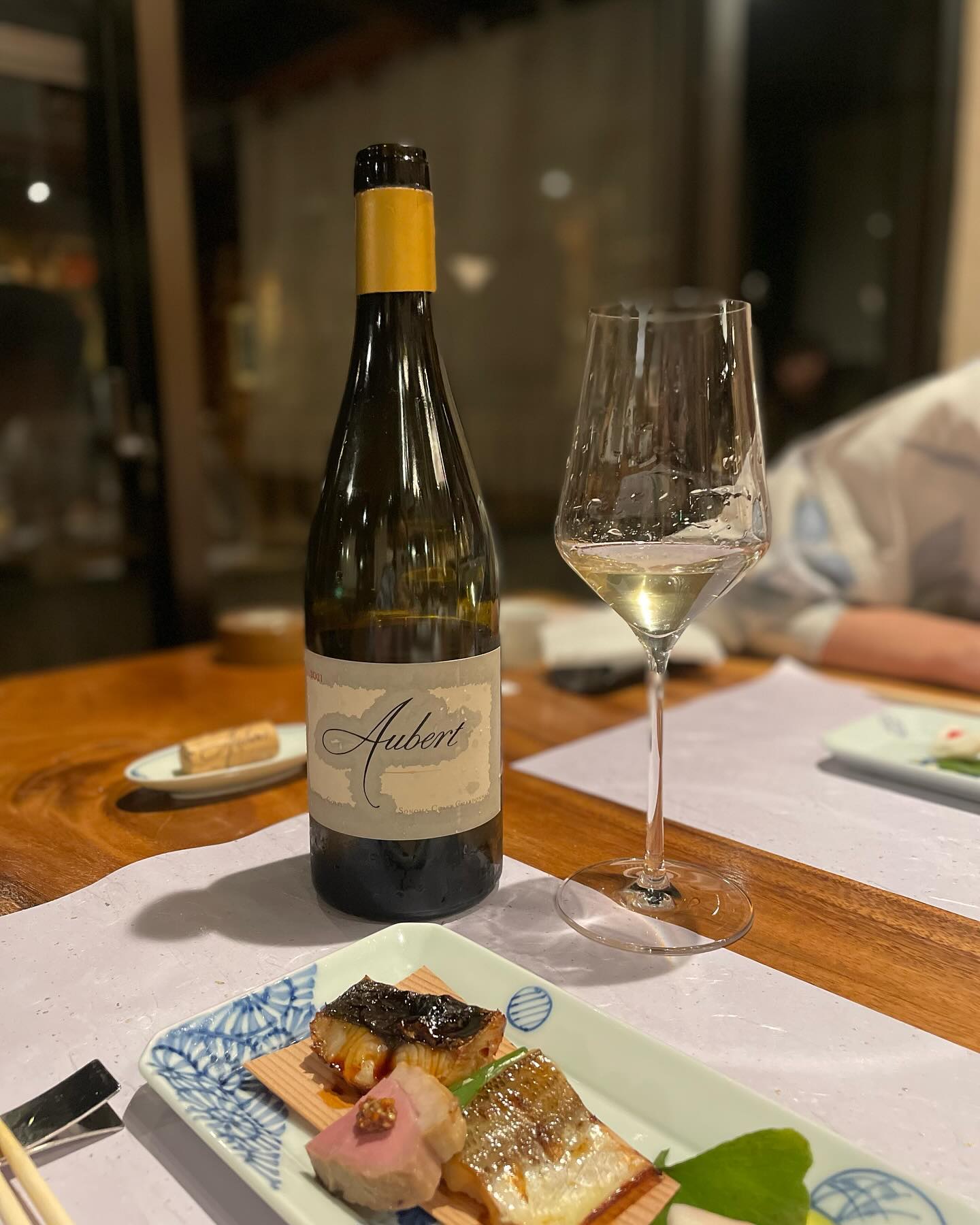 유후인 시골에서 맛보는 미국의맛🇺🇸🇯🇵
온천 후 가이세키에 오베르는 환상의 조합
Aubert Vineyards Chardonnay Sonoma Coast9
#yufuin 
#aubertwines
#사이가쿠칸