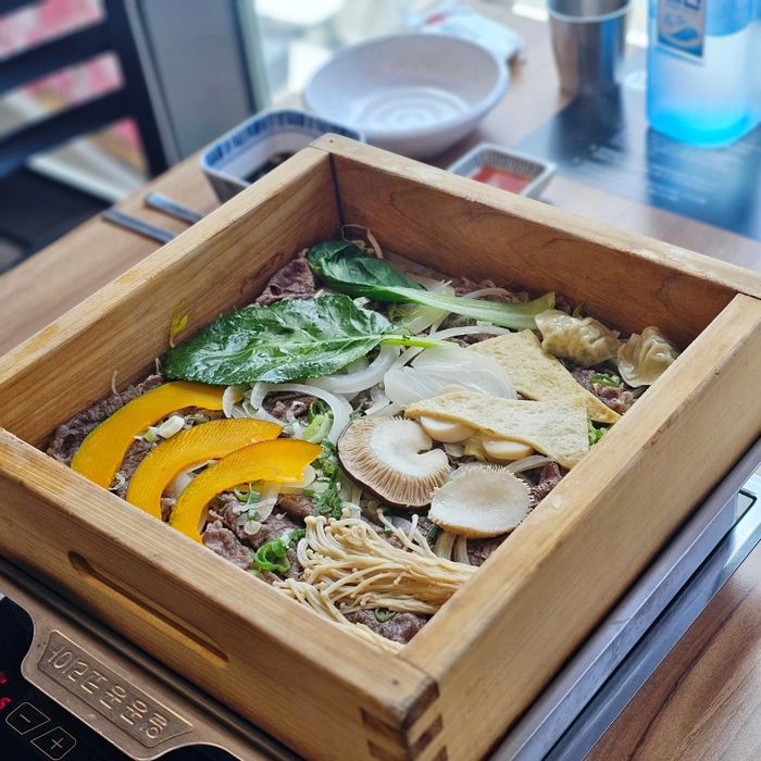 #협찬 #이용권제공

명촌에 편백찜&샤브샤브 무한리필로 이용할 수 있는 곳이 🤩🤩
가격도 착하고~
고기도 부담없이 마음껏 먹을 수 있으면서 샤브샤브야채, 월남쌈야채도 여러가지 있어서 좋다 🩵
샤브샤브도 먹고 죽도 먹고 마무리로 아이스크림과 커피까지 💪👍
진짜 든든하게 먹었고만!

🎈일공공샤브 명촌점
주소: 울산 북구 명촌로 19 2층
전화번호: 0507-1467-3017
주차장O, 아기의자O

#울산명촌동샤브샤브 #울산샤브샤브맛집 #울산명촌동맛집 #일공공샤브 #일공공샤브명촌점 #울산명촌맛집 #샤브샤브맛집추천
