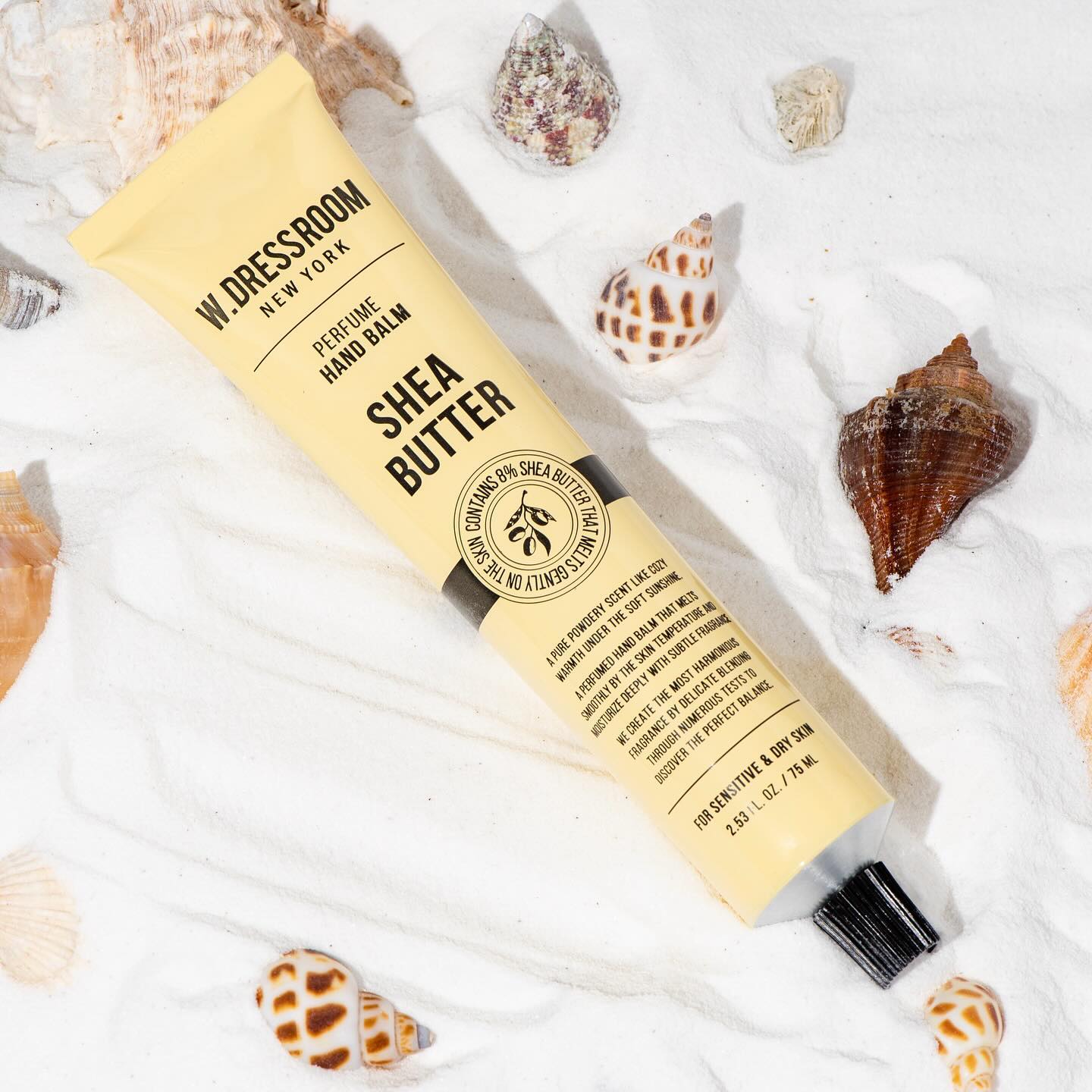 #협찬
w.dressroom
더블유 드레스룸
시어버터 퍼퓸 핸드밤 75ml

1급 수석 조향사가 엄선한 프리미엄 항료 사용
은은한 파우더리한 향+오렌지
+재스민+바닐라 등이 조합된 향기 좋은 핸드크림

100시간 보습 임상 완료
-시어버터 8% 외 자연 추출물 오일 콤플렉스로
자연 피지막 형성해 피부 보호

피부 저자극 테스트 임상 완료로
얼굴에 닿아도 안심할 수 있는 저자극 포뮬러

끈적이지 않고 체온에 부드럽게 녹는 멜팅 텍스처

향 좋고 끈적이지 않는 고보습 핸드크림 찾는 분에게 추천

#더블유드레스룸공식몰스토어팜런칭
#100시간보습더블유드레스룸시어버터핸드밤
#향좋은핸드크림추천 #더블유드레스룸시어버터핸드크림
#향기좋은핸드크림 #핸드크림추천
#보습핸드크림 #촉촉한핸드크림 #파우더향핸드크림
#끈적임없는핸드크림 #고급스러운향기
#향기로운선물추천 #100시간보습크림