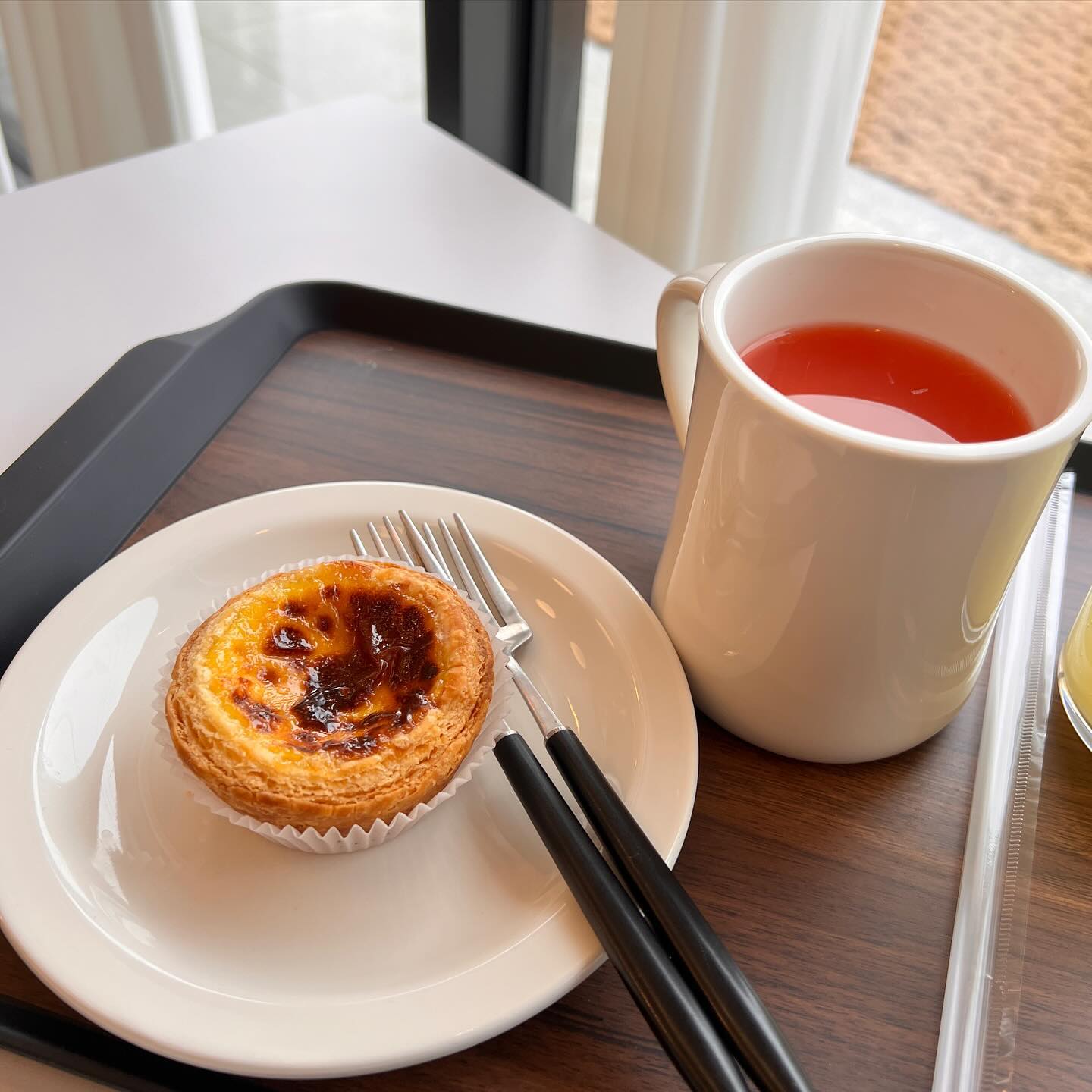 고양동에서 만난 맛있는 에그타르트 맛집, 슈가바이트🥧☕️

바사삭 바로 그 타르트지에 몽글한 에그 필링 가득 들은 에그타르트 대존맛!!😘 뭉퉁해서 눅눅해지는 타르트 저번에 먹고 엄청 실망했는데 타르트 먹고싶다는 느낌을 가득 채워주는 곳에요!

청귤에이드 4800원
자몽차 3800원
에그타르트 3200원

에그타르트 드시고 싶다! 근처 방문한다면 드셔보시길!
주차 공간도 넉넉하니 디저트랑 같이 즐기기좋습니다💕

#슈가바이트 #에그타르트 #고양동디저트 #고양카페