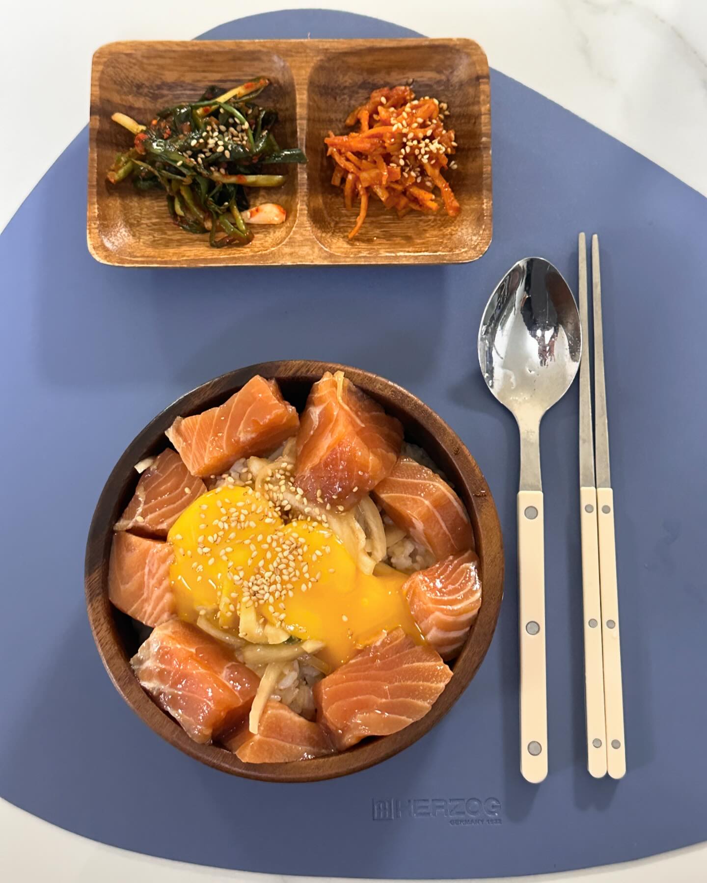 숟가락셀카 어떤뒈.
간만의 친구가 알려준 연어장
넘나마쉿숴💖