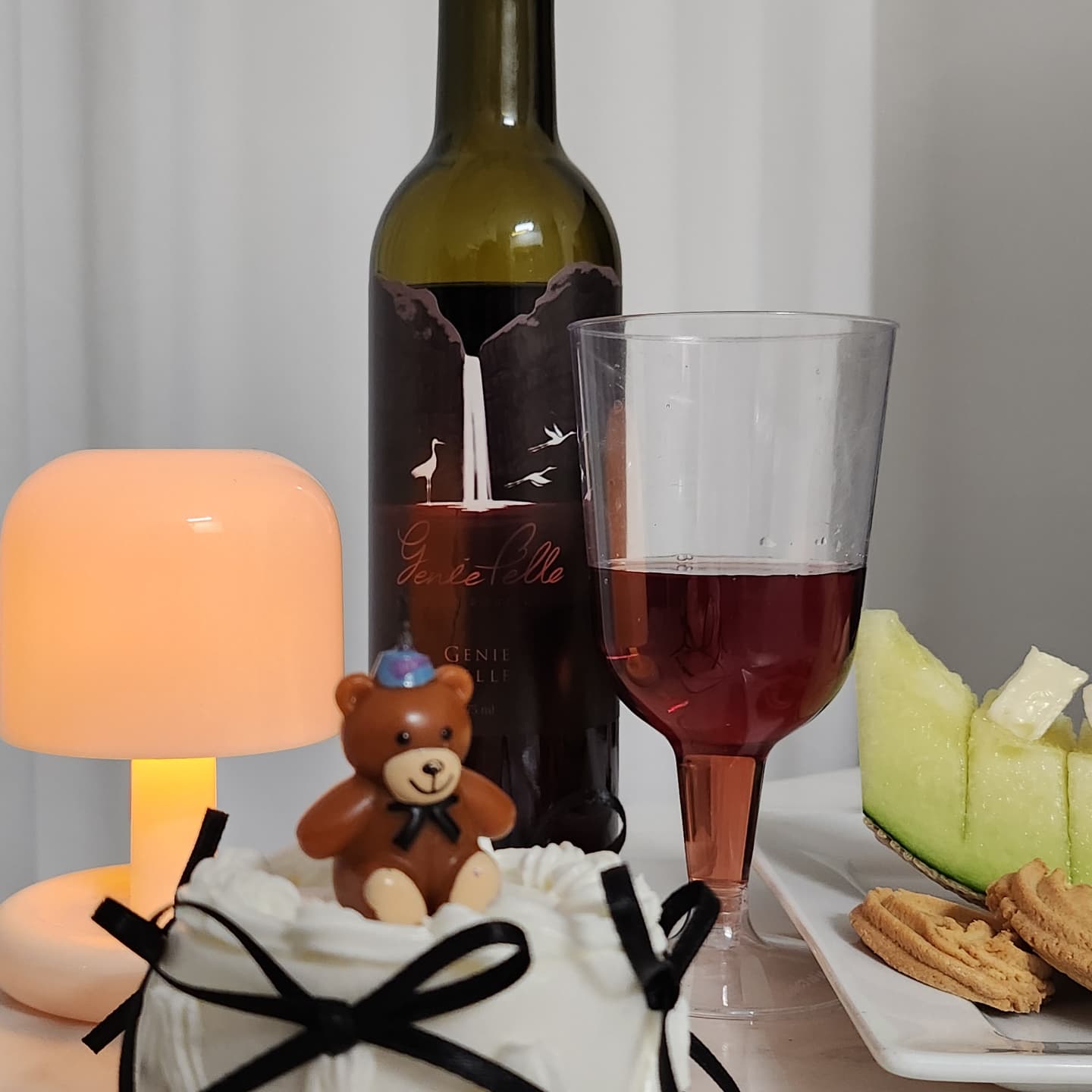 #협찬 hongsvino

포도 재배부터 와인주정까지 직접 만든
포트와인 🍷🍷🍷

21년간 장인 정신 주조 전문가 홍정의 이름을 걸고
생산 제작하는 홍스비노에요 ❤️

도수가 높아서 천천히 즐기기 좋고,
도수가 높지만 달달해서
잠자리 들기 전, 기념일 등 다양하게 즐길 수 있는
와인이랍니다 🫶✨️

#홍스비노 #와인 #주정강화와인 #와인추천 #맛있는와인 #레드와인 #한국와인 #내추럴와인 #WINE #WINES #WINESTAGRAM# WINELOVER #INSTAWINE
