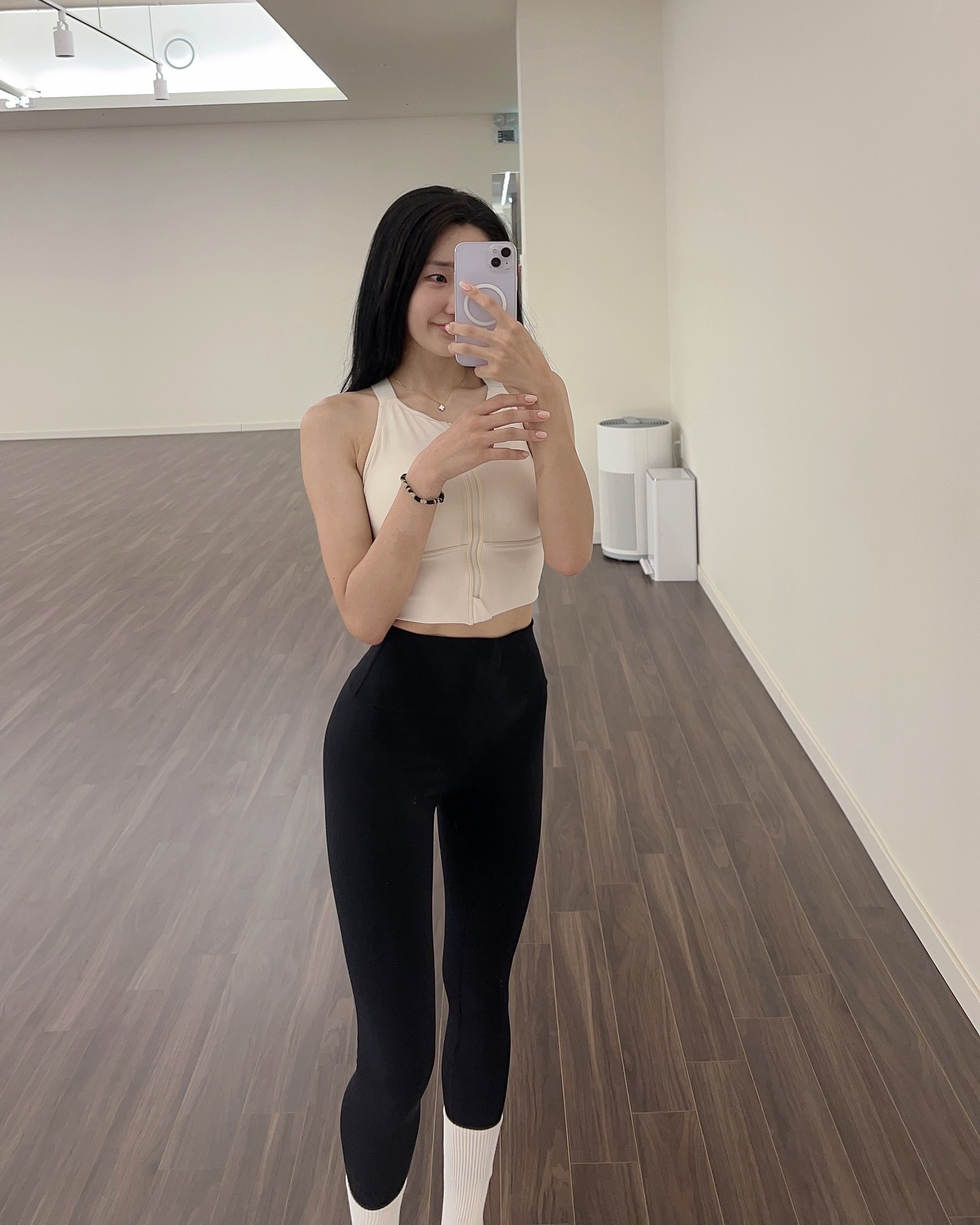 #컴포트랩 #comfortlab #컴포트랩스포츠브라 #광고

▶️하이서포트 하이넥 롱 집업 스포츠브라◀️
 
하이넥 스타일에 롱한 기장으로
스포츠브라라도 노출 걱정 없이 입을 수 있는 제품🤍
베이지색상 완전 취저인거 있죠!?!
앞지퍼 형식이라 입고벗기도 편한데다가
고강도 운동에도 가슴을 잘 잡아줬어요!
최대 10개 사이즈로 딱 맞는 스포츠브라를 찾을 수 있는 comfortlab.official 🙌

#오운완 #헬린이 #운동기록 #헬스하는여자 #ㅇㅇㅇ #운동하는여자 #헬스 #ootd #gymoutfit #fitfam #gymgirl #instafitness