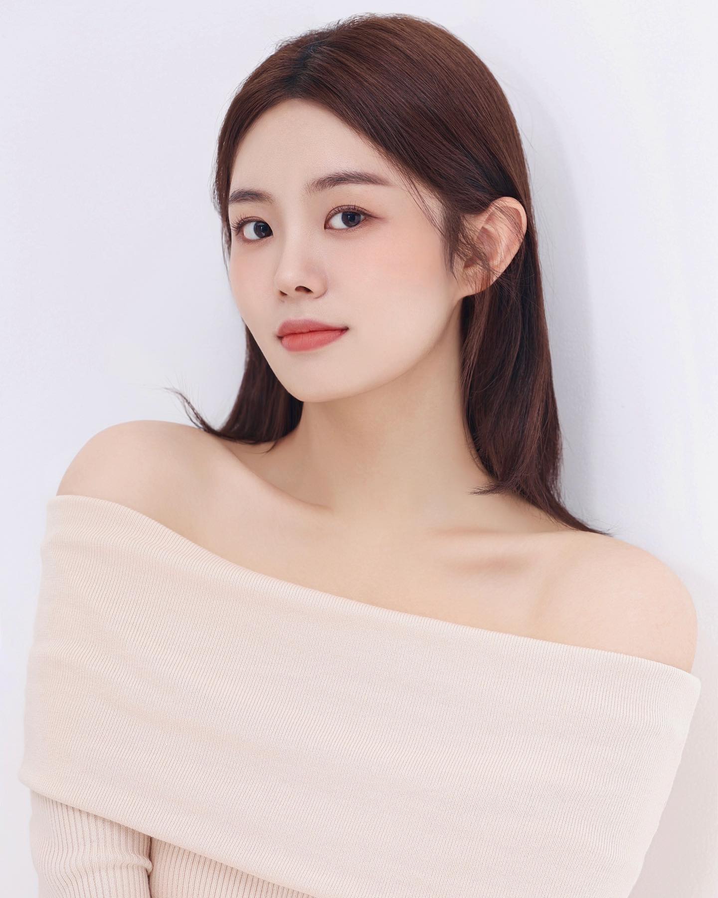 #협찬 

📷 cream_photo 
💇🏻‍♀️ le.blossom_ju.ryeon 
💄 le.blossom_bg

갈머로 찍은 첫 프로필! 자연스러운 메이크업이랑 헤어와 완벽했던 촬영.. ♡ 친절하신 헤메 디자이너 쌤들과 사진 작가님 덕분에 넘 맘에 드는 결과물.,, 𐙚˚ ༘ ೀ⋆｡˚

#목동사진관 #목동증명사진 #목동프로필사진 #목동스튜디오 #컬러증명사진 #증명사진 #프로필사진 #크림포토 #크림포토목동점 #웜톤촬영 #웜톤메이크업 #웜톤프로필 #배우프로필 #웜톤 #르블러썸