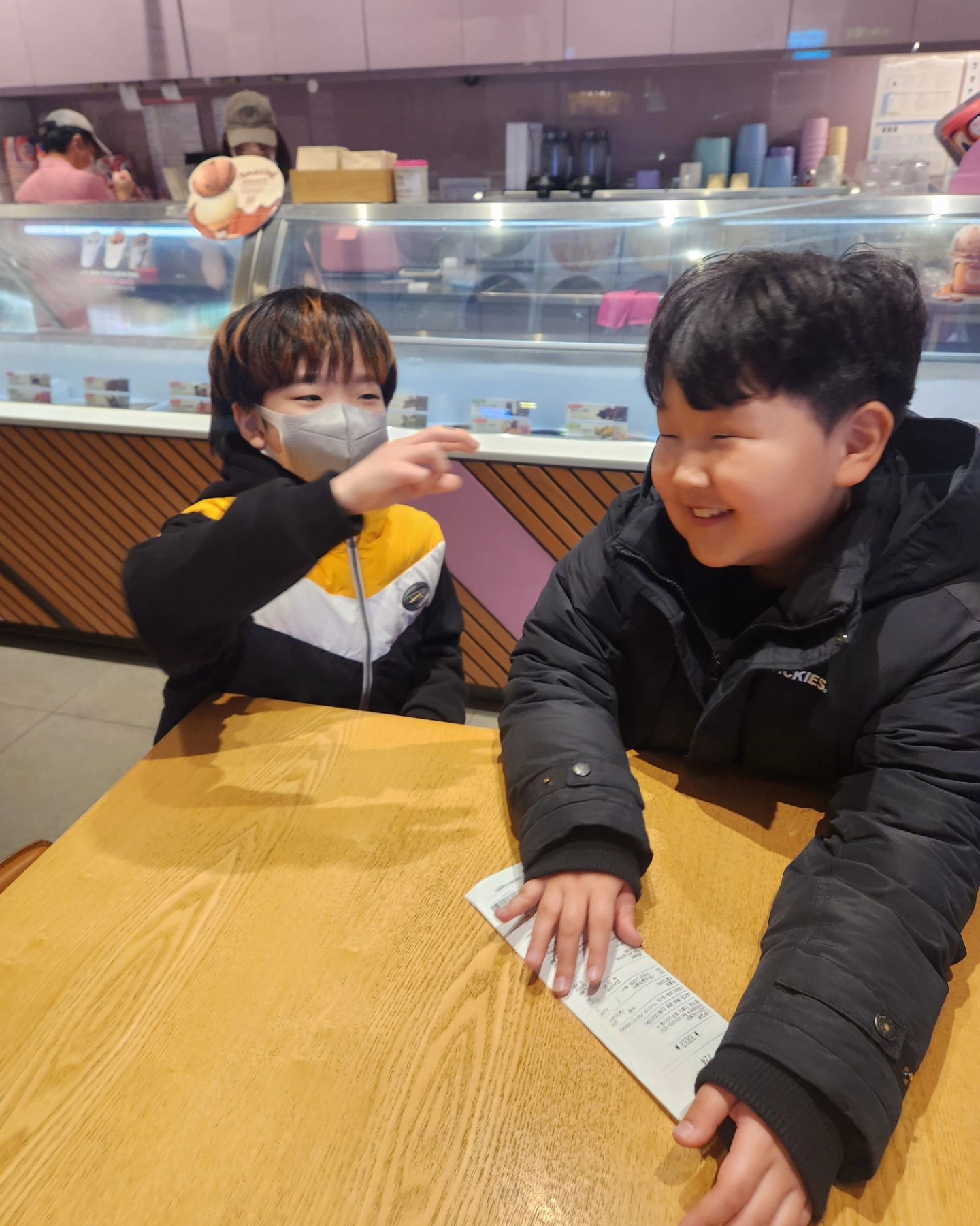 +3045
밥먹고 후식 땡겨~🍨🍨