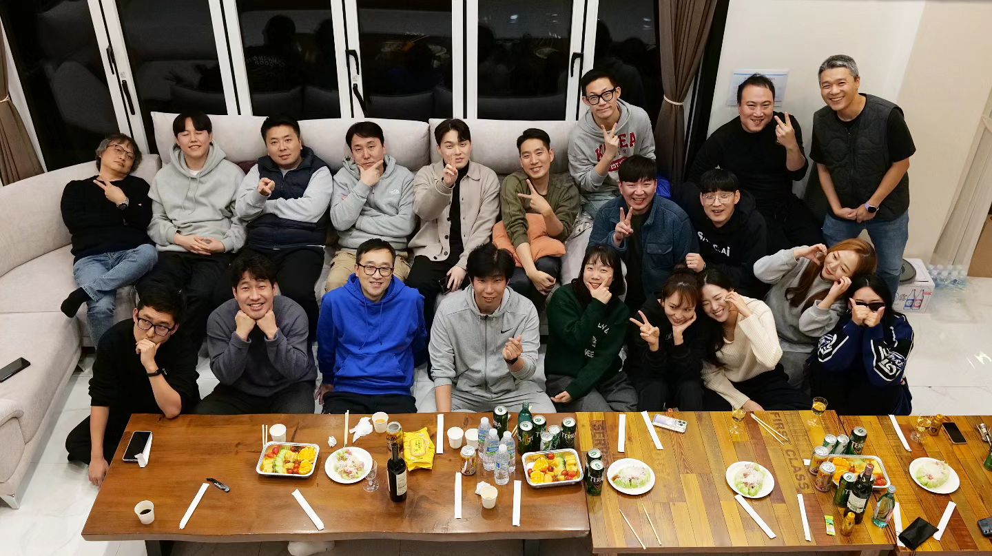 23.12.15~16

강제 회식 워크샵 하나 없는 울 회사
10주년 기념 첨으로 가진 와이즈 리더 워크샵 

기대 별로 크게 안했는데 너무나 즐거웠다
이것도 다 뒤에서 묵묵히 준비해준 분들 덕분이겠지. 
너무너무 감사했던 날이라 기록!

#와이즈 #워크샵