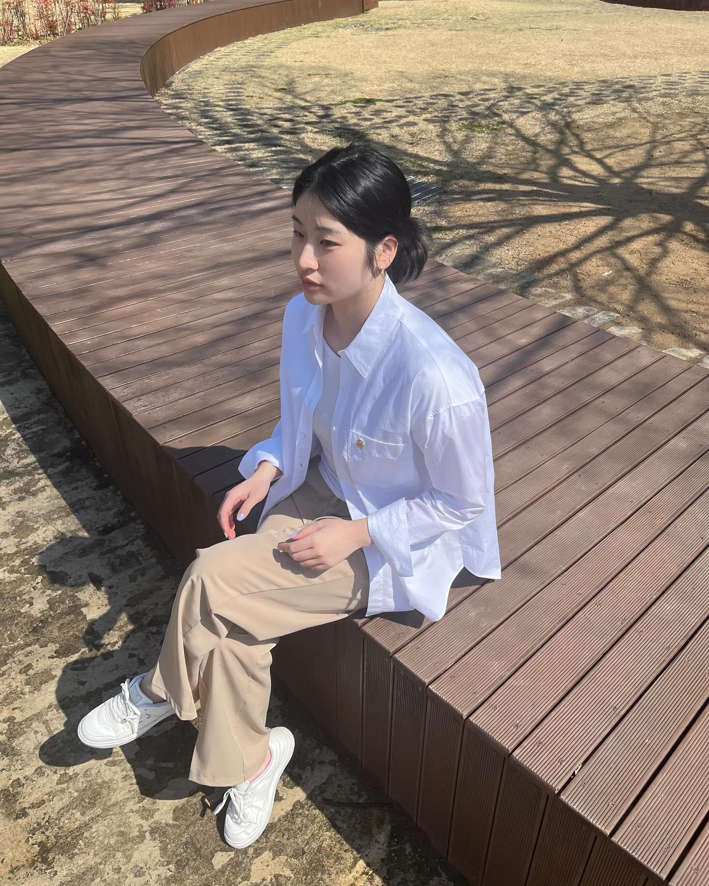 #협찬
흰셔츠로 봄 기분 내야지 ㅎㅎ
맑고 투명한 감성을 가진 니주르 너무 맘에 들구🫰🏻 

#협찬 #니주르 #knizure #지속가능패션브랜드 #컨셔스패션 #디자이너브랜드 #셔츠 #셔츠코디 #여자셔츠