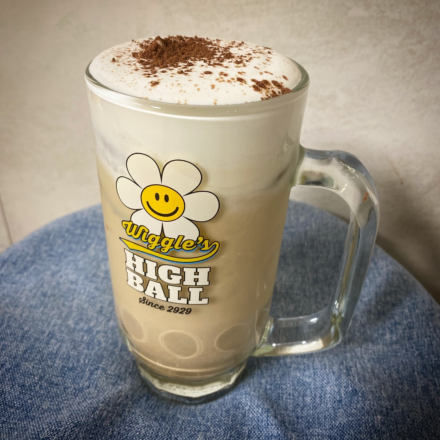 후냐표 아인슈페너☕ 아주 마시쩌용🙈
맥주컵에 탄건 비밀...🍺커피잔이 없음용...