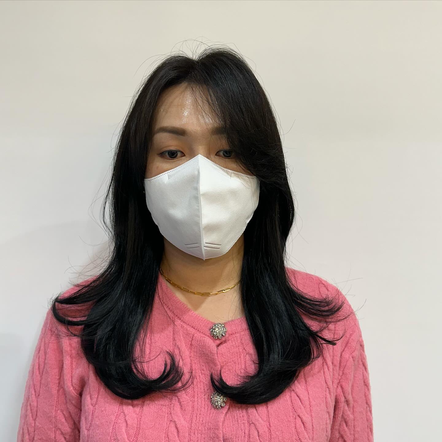 안녕하세요🤗
에코쟈뎅 대치테라스점 수석디자이너 헤아입니다

-꾸준히 인기 많은 긴머리 #레이어드컷c컬 펌입니다❣️
- 단아하고 고급져 보이면서도 여성스러운 펌 ! 손질 어렵거나 볼륨감 고민 이신 회원님들께 적극 추천 드립니다🫶🏻

DM문의 환영 ! 
다양한 할인 이벤트 진행중입니다 문의 주시면 안내 도와드릴게요!! 프로필 상단 네이버예약 링크 있어요❤️