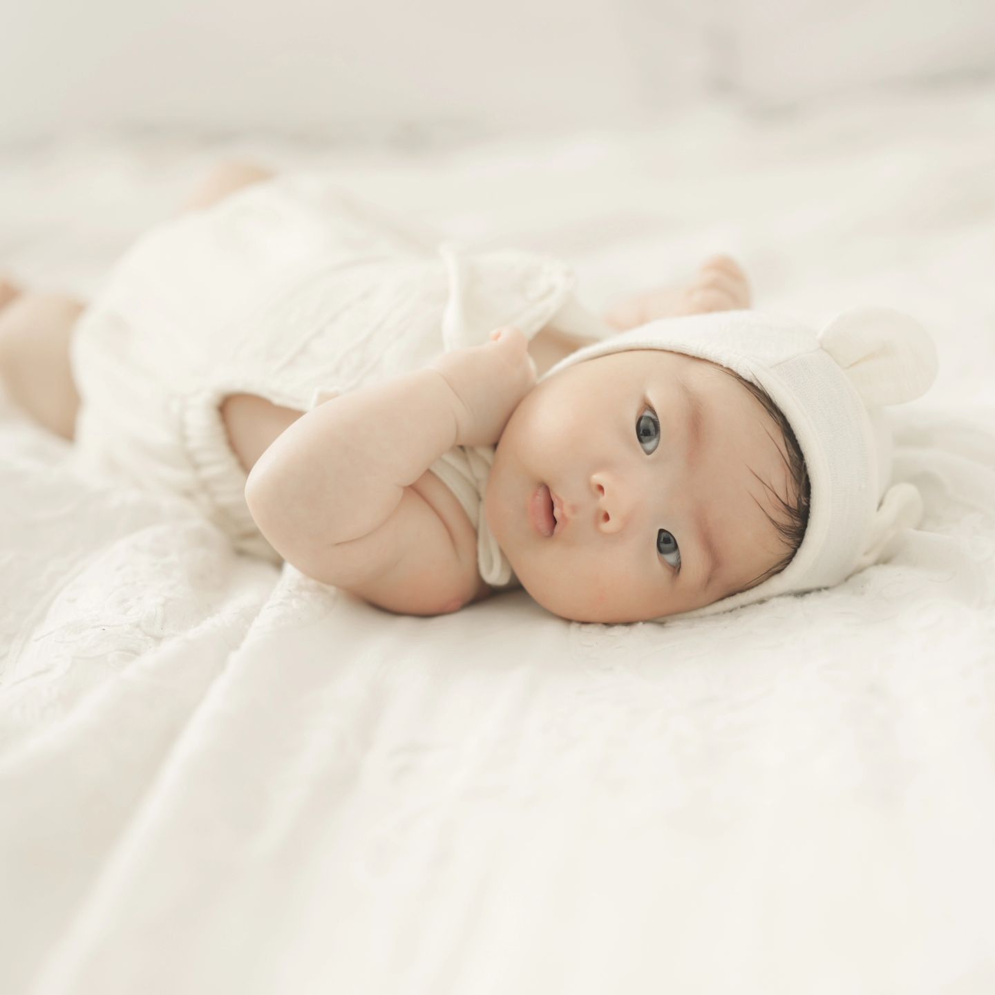 #50일📸👶 
 
 
축복이 많이컸죠🤍
건강하게 잘크는 아가를 보며 행복함과,
시간이 조금 천천히 가주길..🙂
행복한 주말 보내세요🌿
 
 
 
 
#축복이 #50일촬영 #육아 #50일아기 #60일에찍은50일사진 #사랑해 #🤍👶