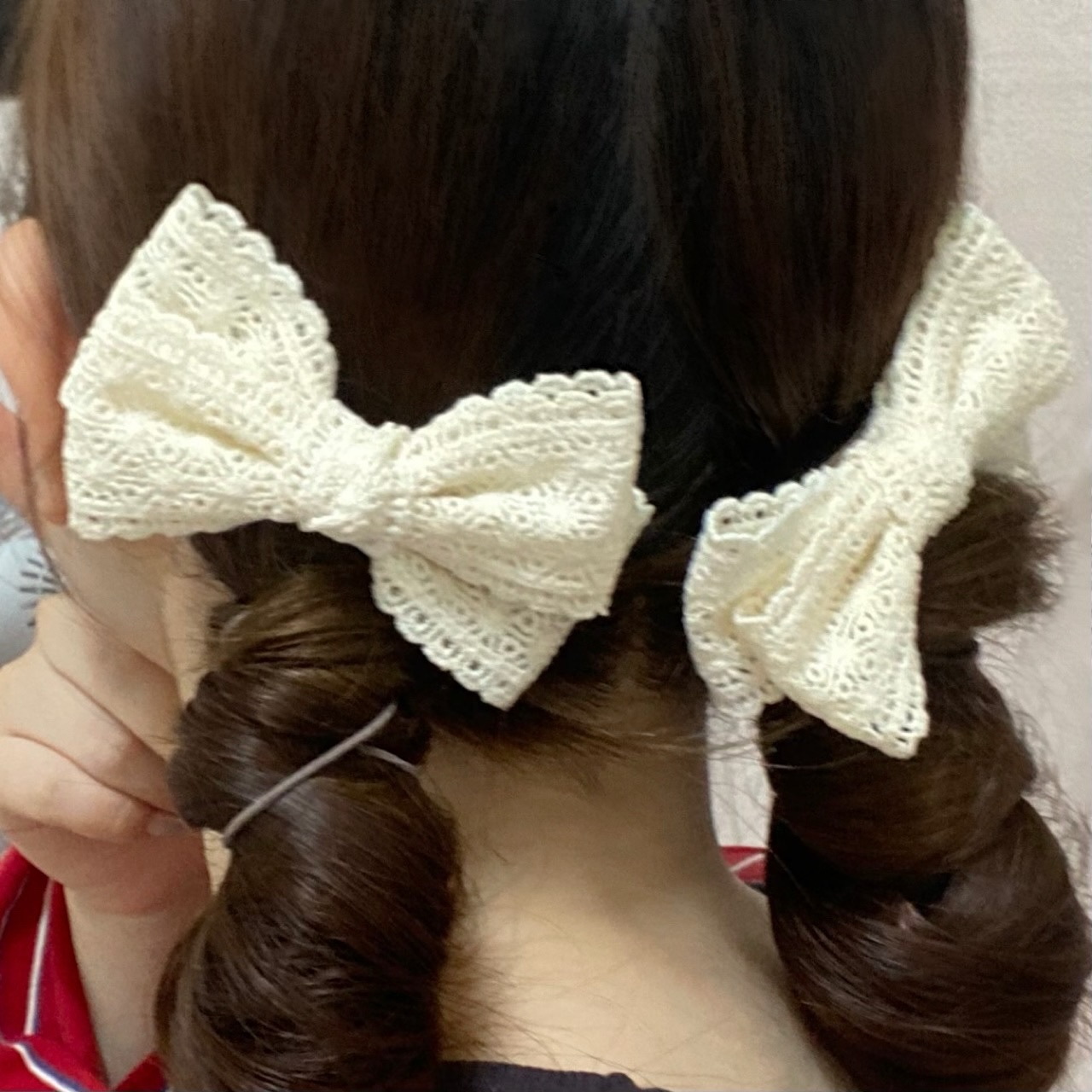 #협찬 #리본핀 
러블리한 리본이 좋다고 말해🎀

lissom__n

이쁘고 귀여운 디자인이 마음에 쏙 드는 리썸엔의 트위스트 레이스 집게핀🤍

어린아이 헤어템이긴 하지만ㅎ 다 큰 성인도 가능하답니다~ 러블리룩이나 데이트룩에 코디하기 넘 좋움✨

품질이 공산품보다 훨씬 좋은 핸드메이드여서 마감처리 퀄리티도 너무 좋더라구요ㅎㅎ
귀여운 아이템으로 완전 추천!

✔️Lissom.n

#리본집게핀 #헤어집게핀 #트위스트집게핀 #일상 #데일리