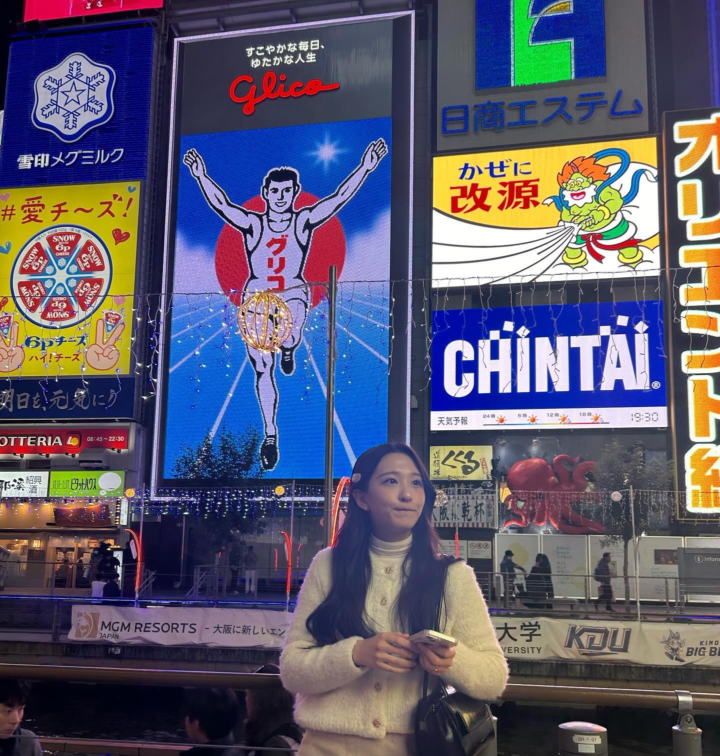 먐