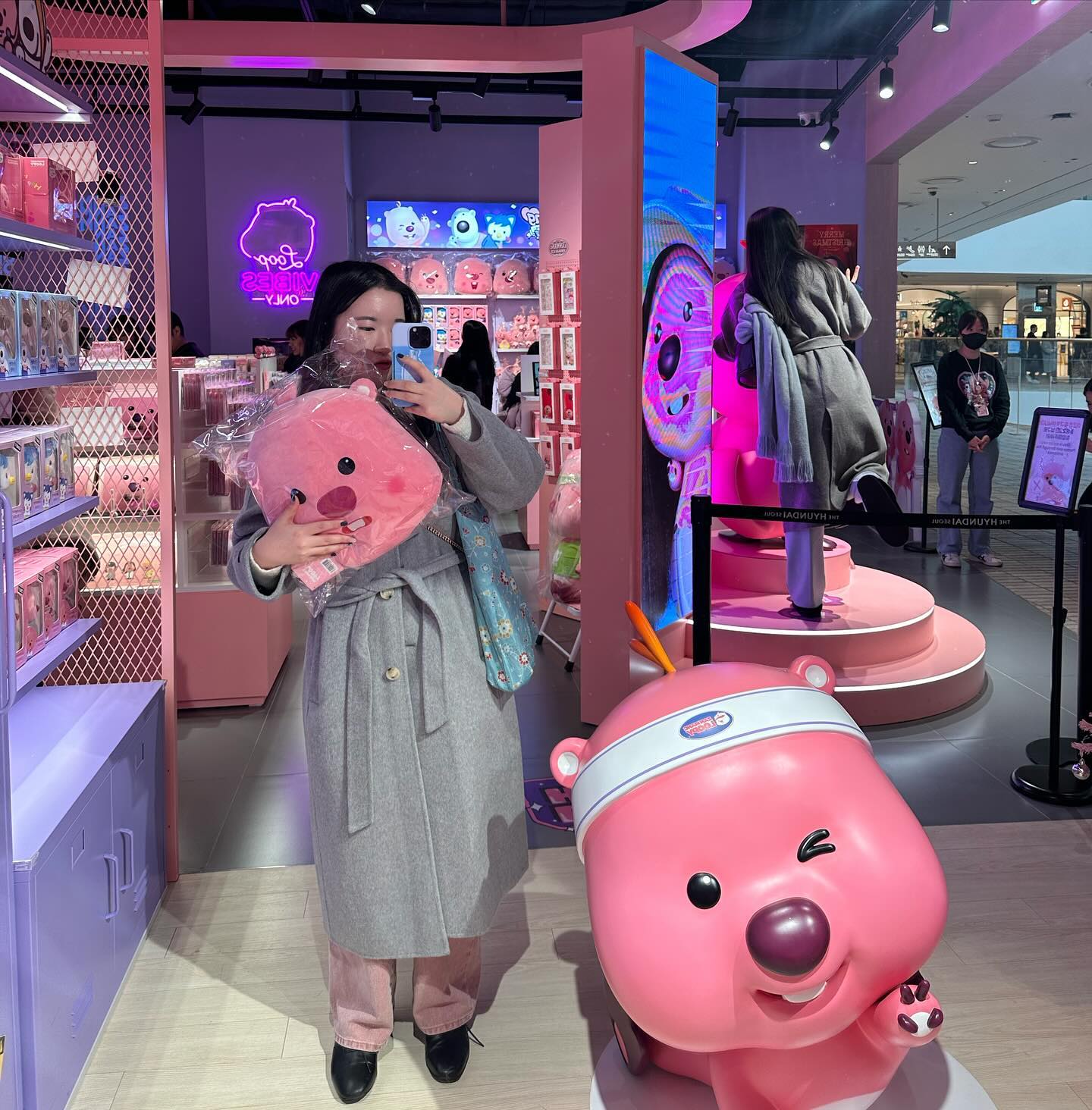 더현대 나들이 with 마미

▶️ 루피 팝업 -> 올리브영 팝업

나는야.. 얼죽코🥶🥶

👗

상의 : 미쏘 
아우터 : 로엠 
하의 : 슬로우앤드
