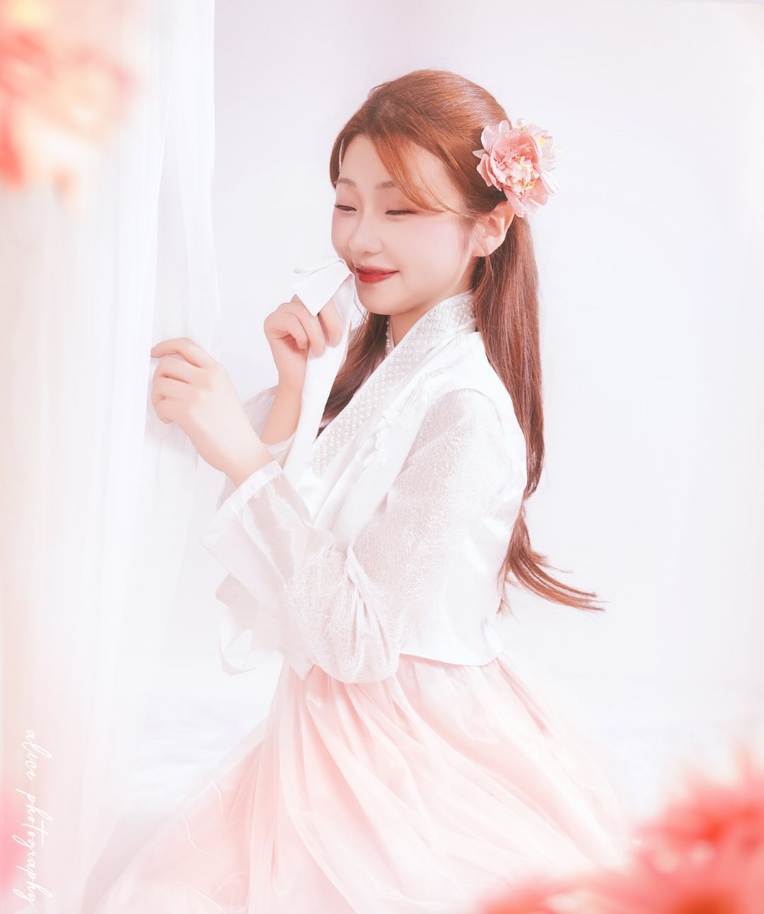 🌸(1)
.
.
.
.
.
.
.
.
#스냅사진 #컨셉사진 #컨셉촬영 #모델 #꿈속스튜디오 #사진촬영 #한복촬영 #봄웜 #봄촬영 #한복 #photo #snape #📸📷 #hanbok #매화 #매화꽃 #매화컨셉