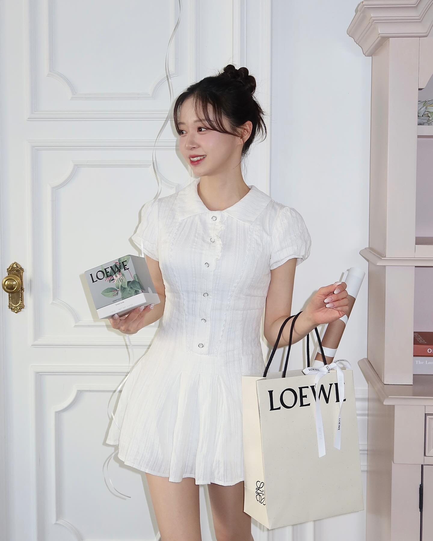loewe_perfumes 
로에베 퍼퓸과 함께 기분 좋은 하루 매력적인 향기들에 둘러쌓여 
미니 가드닝 클래스 듣고왔어요🪴
거실 한쪽에서 열심히 자라나는 중…🩵
#loewe #loeweperfumes #로에베퍼퓸