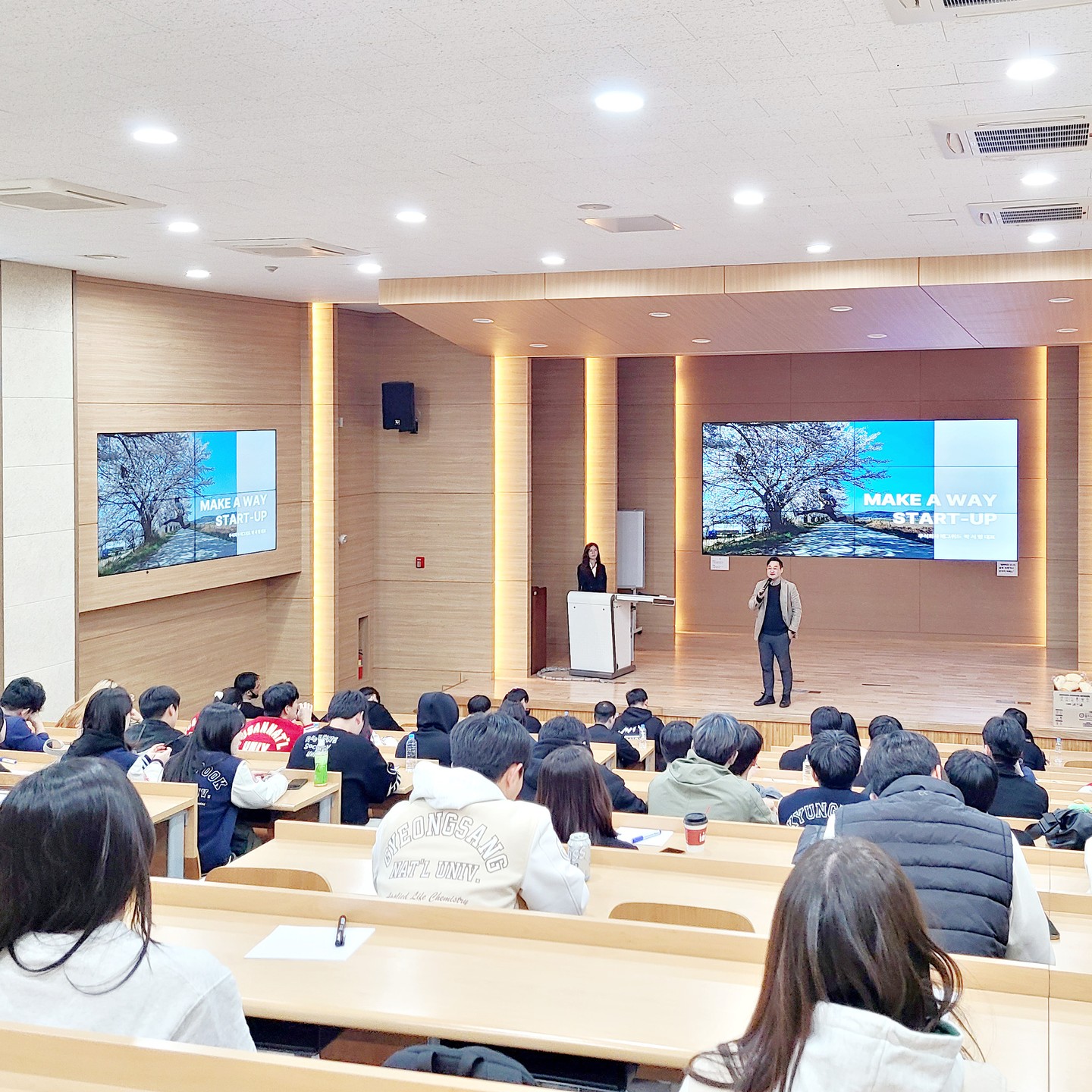 #광고

농업이 지닌 가치를 전달하는 에그위드,
쉽고 재밌는 농업교육 콘텐츠와 함께
활력 넘치는 농촌 함께 만들어요! 🌿🧑🏻‍🌾

✅ 식물감수성을 높이는 교재.교구!
플랜테리어 DIY 키트 취미/여가 🥰
- 시드볼, 잔디인형, 테라리움, 딸기, 모스, 볍씨,
매직씨드, 수태볼, 도토리키링, 삽목 테라리움 등등
✅ 농촌체험, 자연과학, 첨단농업, 치유농업
테마별 교육콘텐츠까지 🐛
✅ 기업/기관별 맞춤 콘텐츠 개발기획 
✅ 농업 체험 관광 치유 프로그램 🌿

다양한 프로그램 개최 & 참여 & 기획
대학교 강연까지 활발하게 활동중이에요!

*유아, 초/중/고, 학부모, 교원, 실버층 등
다양한 연령층으로 여러 플랫폼과 협업하여
농촌의 모습을 보여주는 활동을 하고 있어요 :)

기관/기업별 프로그램 제안도 받고 있으니
치유농업으로 다함께 건강한 삶을 찾아요~ 

에그위드 스마트 스토어 ☀️
m.smartstore.naver.com/agwith
[ 비대면 농촌체험 diy 키트 교재 등 ]

📍 충북 청원구 오창읍 학소길54-3 
📍 010-7351-8180 / 070-7720-8180

#에그위드 #체험활동 #청주 #원데이클래스 #식물 #농촌체험 #테라리움 #문화생활 #키트 #키즈체험 #체험데이트 #치유농업 #테라리움키트 #딸기키트 #볍씨키트 #모스키트 #식집사 #diy #반려식물 #수태볼 #모스 #코케다마 #실내식물 #잔디인형 #시드볼 #치유농업 #원예치유