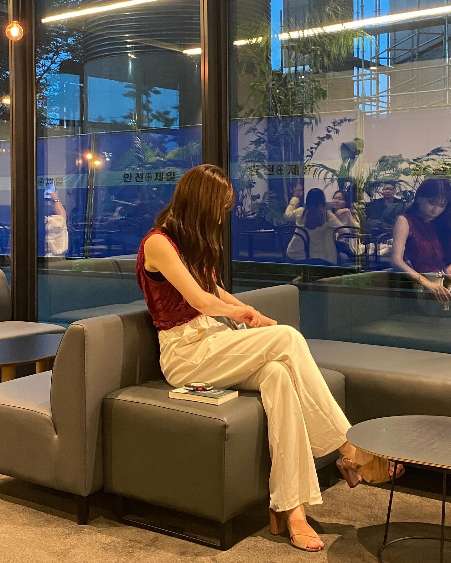 -
.
.
ming_ayaya 민아앵의 책 선물과 함께📚💗
.
.
loing_official #로잉 #오피스룩 #출근룩 #밴딩슬랙스