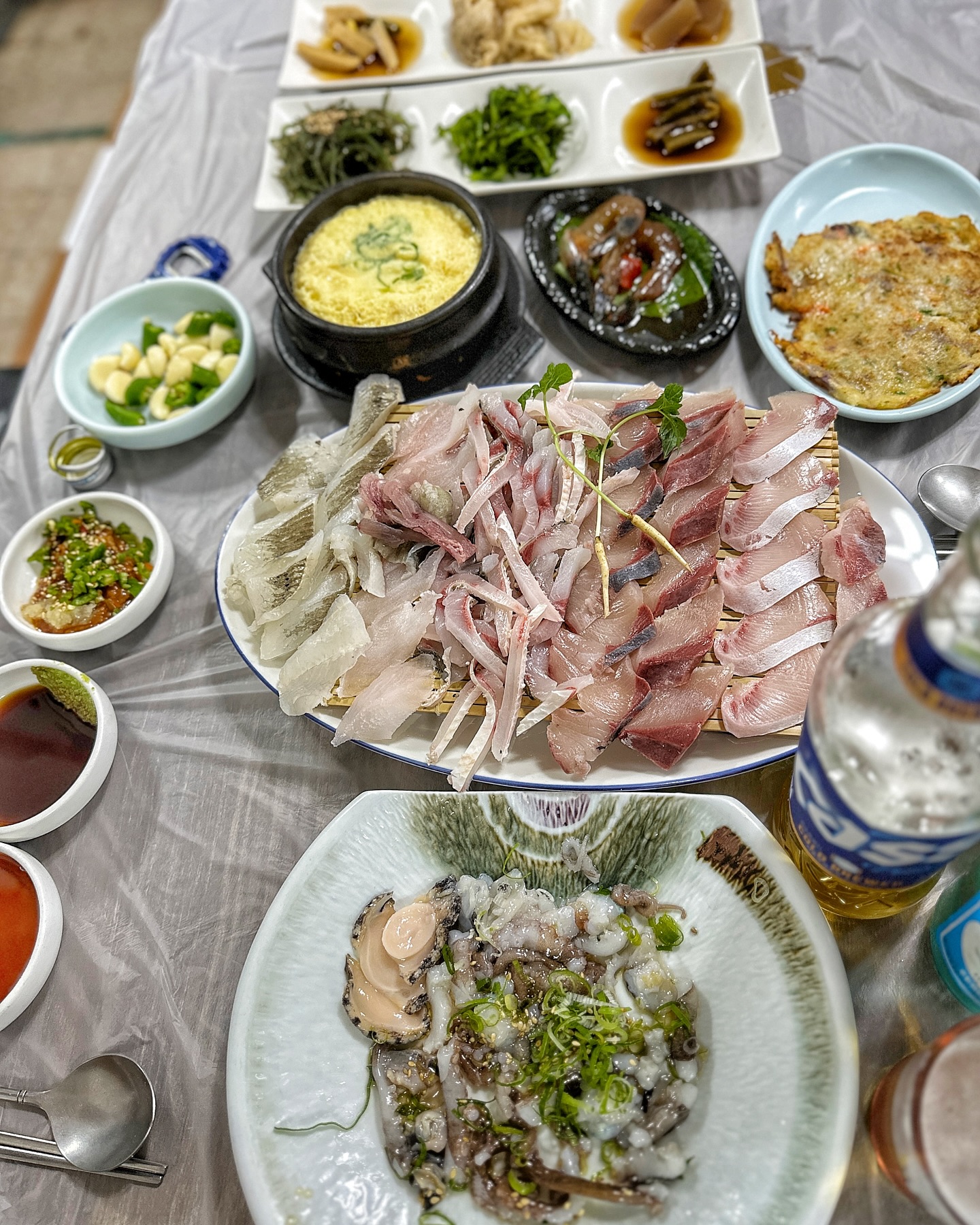 ⠀
⠀
광안역 근처 회 맛집💕
[물결]
1인당 3만원 코스 주문하면
맛난 음식 줄줄이 내어 주신다!!
⠀
⠀
올해 첫 방어🐟
회 넘 맛있자나💕
⠀
산낙지-생선구이-생선조림
밑반찬들 다 맛나맛나😋
⠀
매운탕두 나오는데 이날은
가게 사정으로 인해 못먹어서 아쉽네ㅠ
⠀
⠀
⠀
⠀
#광안역맛집
#물결횟집
#회맛집
#코스요리
#술이들어간다쭉쭉쭉
⠀