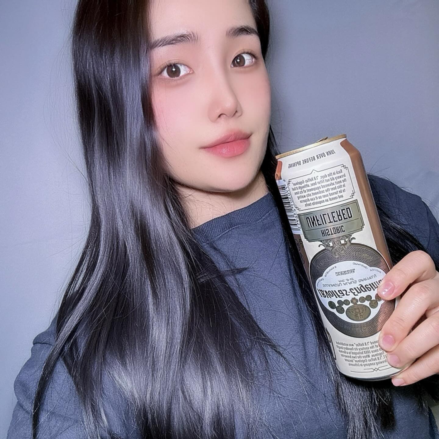 #협찬 volfasengelman_korea
 
시원한 생맥주 한잔이면 스트레스 팍팍 풀리잖아유?
 
170년 된 전통  #언필터드 양조 기법으로
양조한 맥주 효모를 거르지 않은 생생한 생맥주 맛의
 볼파스엔젤맨 히스토릭 언필터드 라거 맥주 🍻
 
고급스러운 패키지와 골드커버!
특이한 점은 뒤집어진 캔이라는 점이에요 👍🏻
 
뒤집으면 자연스럽게 효모가 섞이면서 맥주 맛이
더욱 진하고 신선해진다는 마법같은 원리!!
골드 커버가 있어서 위생 걱정까지 해결 🥰
 
직접 마셔보니 진짜 시원~~하고 깊은맛이라
막 양조한듯 신선한 생맥주의 풍미를 느낄 수 있어요!
 
지금까지 먹어 본 맥주들 중에 가장 맛있었어요 😆
 
✅구매는 전국 이마트, 이마트에브리데이,
롯데마트, 롯데슈퍼, CU편의점, 세븐일레븐에서 가능합니다!

  
 
#뷰티인워니유 #볼파스엔젤맨 #맥주추천 #뒤집어마시는 #생맥주 #568ml #워니유 #히스토릭언필터드라거 #캠핑 #혼맥 #캠핑맥주추천 #캠퍼