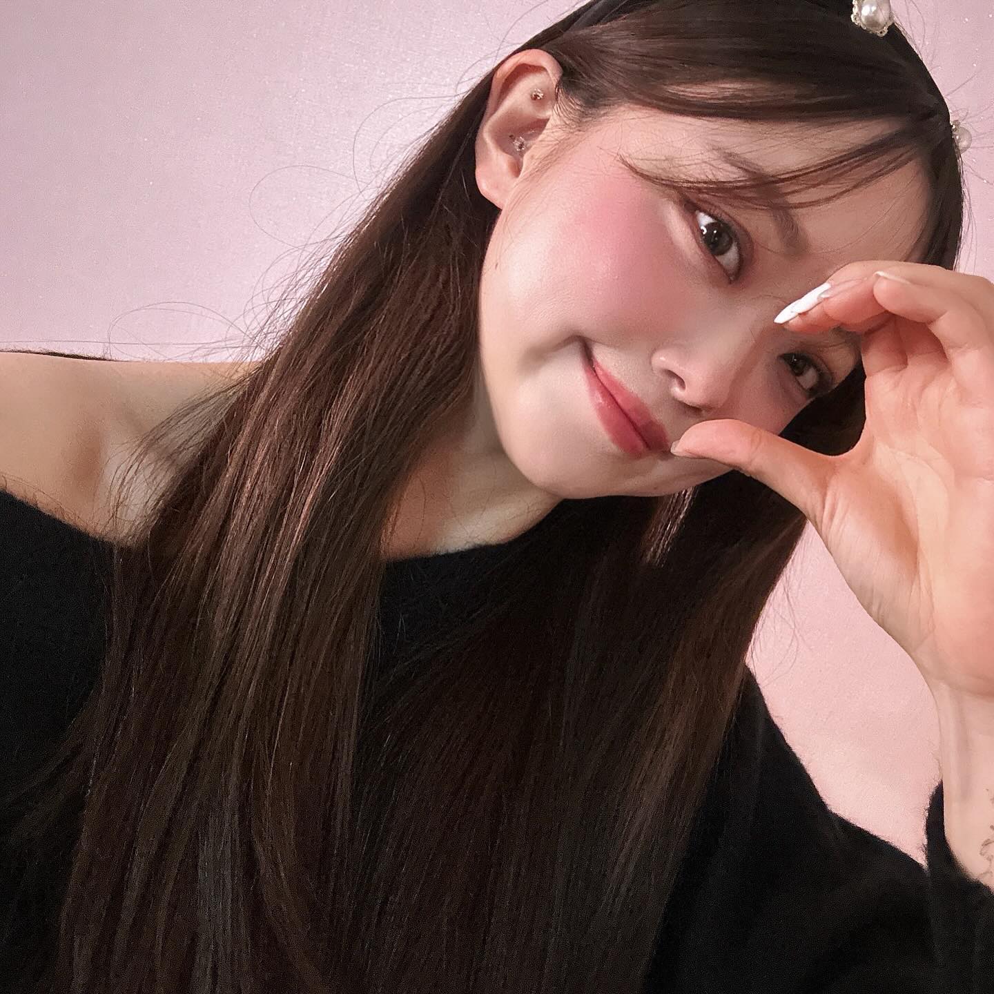 🎀𝖳𝖧𝖤 𝖲𝖶𝖤𝖤𝖳 𝖲𝖤𝖭𝖲𝖠𝖳𝖨𝖮𝖭𝖲 𝖢𝖮𝖫𝖫𝖤𝖢𝖳𝖨𝖮𝖭🎀

NARS의 봄을 기다리는 설렘을 가득 담은 
❥스윗 센세이션 컬렉션

사용한 제품
𝖡𝗅𝗎𝗌𝗁 － 에프터글로우 리퀴드 블러쉬 '시크릿 러버‘🍎
𝖤𝗒𝖾 － 에프터글로우 이레지스터블 아이섀도우 팔레트
𝖫𝗂𝗉 － 에프터글로우 센슈얼 샤인 립스틱 ‘하이기어‘ + ’노 인히비션스‘

#나스 #나스스윗센세이션컬렉션 #나스에프터글로우 #나스에프터글로우컬렉션#COLORMEETSCARE #나스립스틱 #나스블러쉬 #나스아이섀도우팔레트#NARS#NARSISSIST#NARSARTISTRYSTUDIO#NARSKOREA#나스아티스트인플루언서 #나스메이크업아티스트