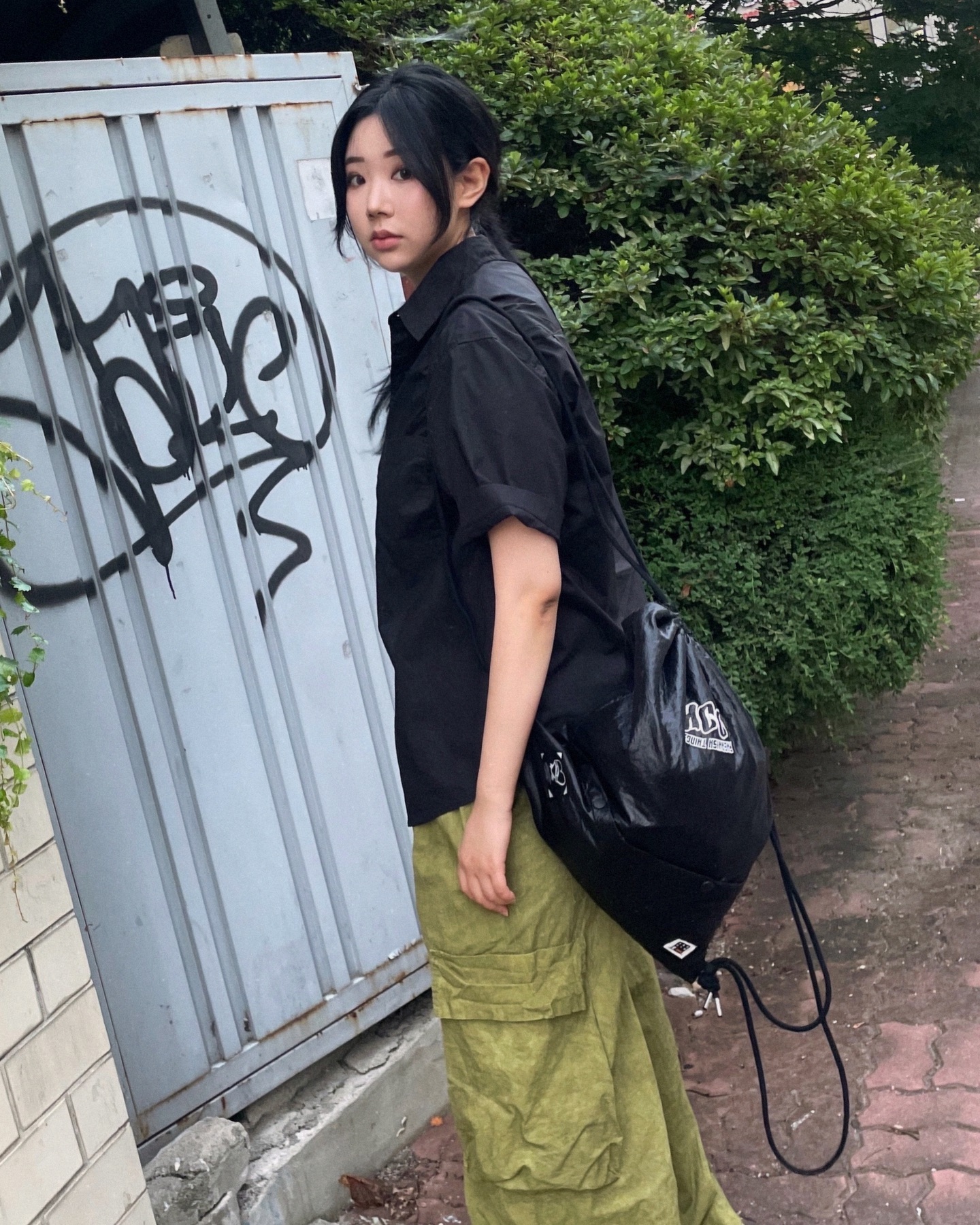 endoor_official 
데일리로 입기도 좋고 시원한 소재라 
지금 같은 무더위에도 입기 좋았던 셔츠 🤦‍♀️🤦‍♀️
나랑 누가 커플로 맞출래 ⁉️
.
.
.
#엔도어 #남자셔츠 #여자셔츠 #커플템 #셔츠 #셔츠코디 
#남자코디 #여자코디 #코디 #룩북촬영 #옷코디 #스트릿코디 #꾸안꾸룩 #무신사 #무신사스냅 #스냅촬영 #무신사스탠다드 #스트릿 #룩북 #아메카지 #미니멀 #패션코디 #빈티지 #빈티지맛집#스트릿맛집 #instagood #follow4followback #like4follow #makeup #daily