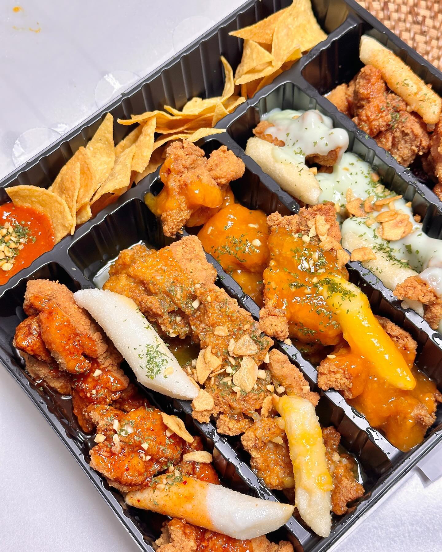 #협찬

평택 고덕 치킨 맛집 순살만공격 고덕국제신도시점
순살 좋아하면 무조건 취향저격 당하는 순살만공격 치킨

🌟치파포V3
다양하게 즐길 수 있는 5가지 양념
깐풍기, 매콤와사비, 오리지널 양념, 마늘, 치즈슈프림

배달비 무료! 치킨을 주문하면 사장님이 직접 홈베이킹한 디저트도 받을 수 있어요. 너무 예쁜 벚꽃 마카롱 받았는데 꿀맛
맘카페 입소문 가득한 곳이랍니다.

#평택고덕동치킨 #순살만공격 #치파포 #고덕동치킨