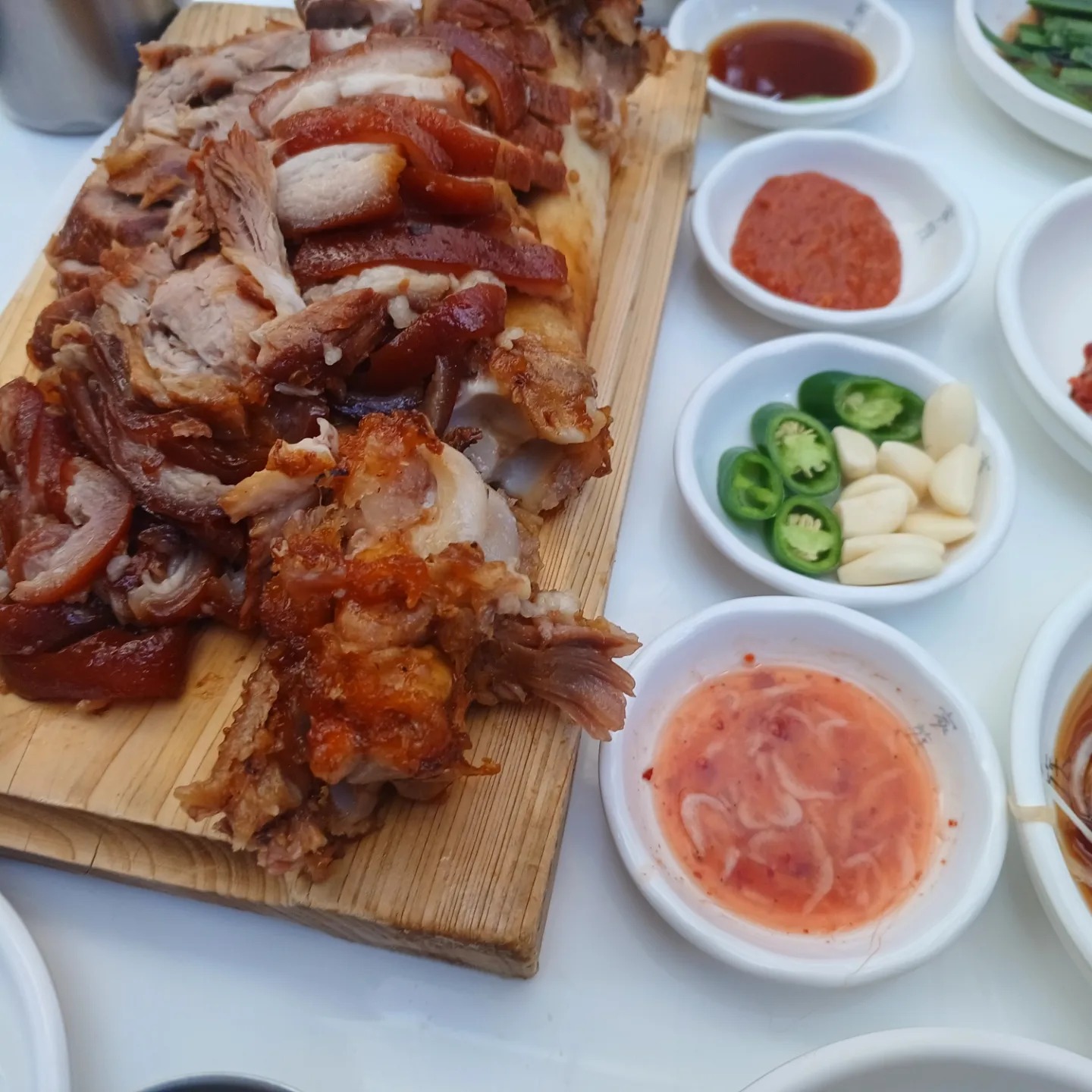 김광석 거라에서 족발 
방천가족 족발&보쌈
족발과 미역국 괜찮네요😀 
실내, 실와에서 분위기 있게

#방천가족족발
#족발 #대구족발맛집 
#김광석거리 #대봉동맛집
#대구맛집 #대구데이트