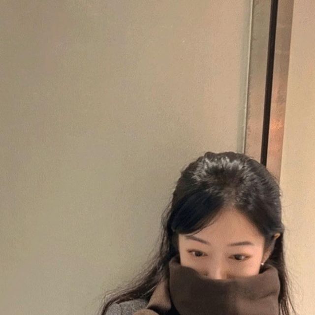@uareum on Instagram: "#광고 찾았다 정전기 없는 캐시미어 머플러,,! 추위 잘타는 나는 지금부터 하고 다닌다🥲 얼굴에 닿는 만큼 자극 없는 보들보들한 머플러 찾는다면 #터치소울캐시미어머플