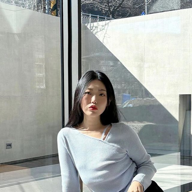  Fashion | Beauty | Lifestyle 다감౨ৎ on Instagram: "#광고 오랜만에 맘에 쏙드는 가방 발견⑉♥ 꼬리에 베스트셀러 해머스트링숄더백인데요! 넉넉한 수납력에 디테일 챙긴 숄더백 찾으신다면 어서 요거 쟁이셔요🩶ིྀ 
@ccorie.official 
Y2K감성 MZ취향저격
#꼬리에 #ccorie #꼬리에가방 #여자가방 #y2kfashion #y2k #y2kファッション #데일리백추천"