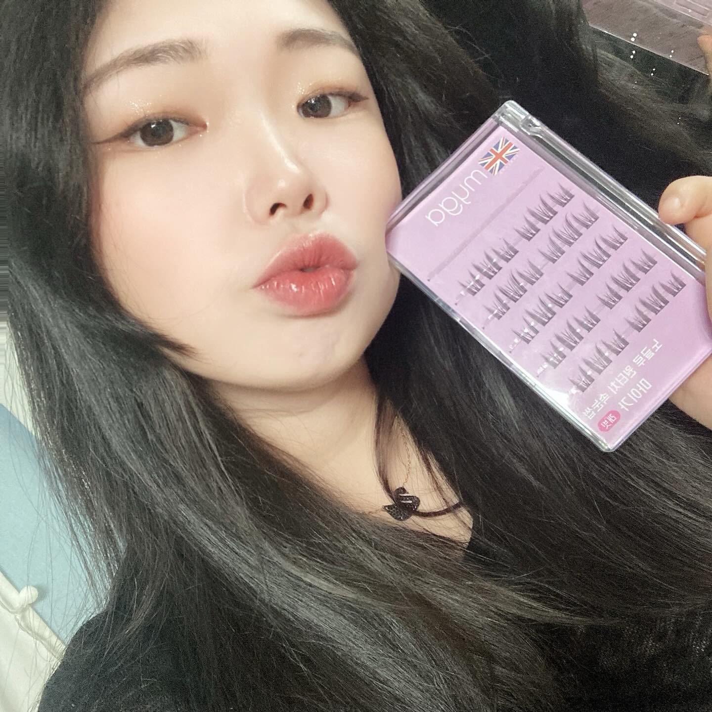#협찬 love_wonderlife 

📌마이가 노글루속눈썹 (레빗)
글루없이도 간편하게 붙일 수 있는 마이가 노글루속눈썹!
초보자도 너무나 쉽게 이쁜 속눈썹을 가질 수 있고, 붙이는데 5분도 안걸려서 자주 손이 갈 것 같은 아이템❤️
여행용도 있어서 여행갈 때 혹은 연습용으로 활용하기에도 굿👍🏻 조만간 여행갈 때 챙겨가야지ㅎㅎ

레빗은 무쌍이나 속쌍 눈매에 찰떡이니 참고✨
+ 부착 후 트위저로 본인 속눈썹과 인조속눈썹을 함께 한번씩 찝어주면 절대 안떨어짐!!

#마이가속눈썹#마이가노글루속눈썹#속눈썹#원터치속눈썹#노글루속눈썹#속눈썹펌 #속눈썹연장 #깜빡속눈썹 #가닥속눈썹 #인조속눈썹 #속눈썹글루 #노글루속눈썹 #셀프속눈썹펌 #부분속눈썹#myga노글루속눈썹