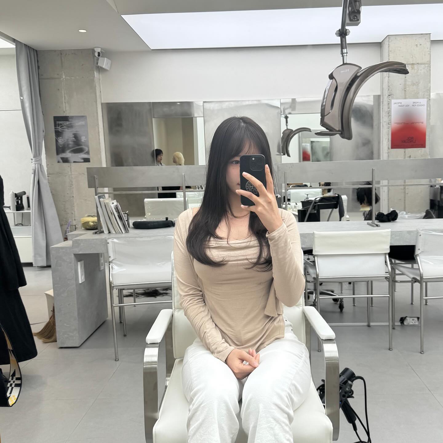 강남구청 롤링제이🤍
제 얼굴형과 스타일을 고려한
헤어스타일 추천도 해주시고
무엇보다 머리 손상도 적고
스타일링도 손쉽게 할 수 있어서
저같은 똥손도
바로 쌤한테 스타일 받은 것처럼 손질 할 수 있어요😚😚

주위에서도 머리 다 이쁘다면서 ㅎㅎ🫶🏻

연예인 같은 스타일링 받고 싶으신 분들
롤링제이로 당장 뛰어가세욧!!!

#강남구청역미용실 #매직 #뿌리매직 #롤링제이