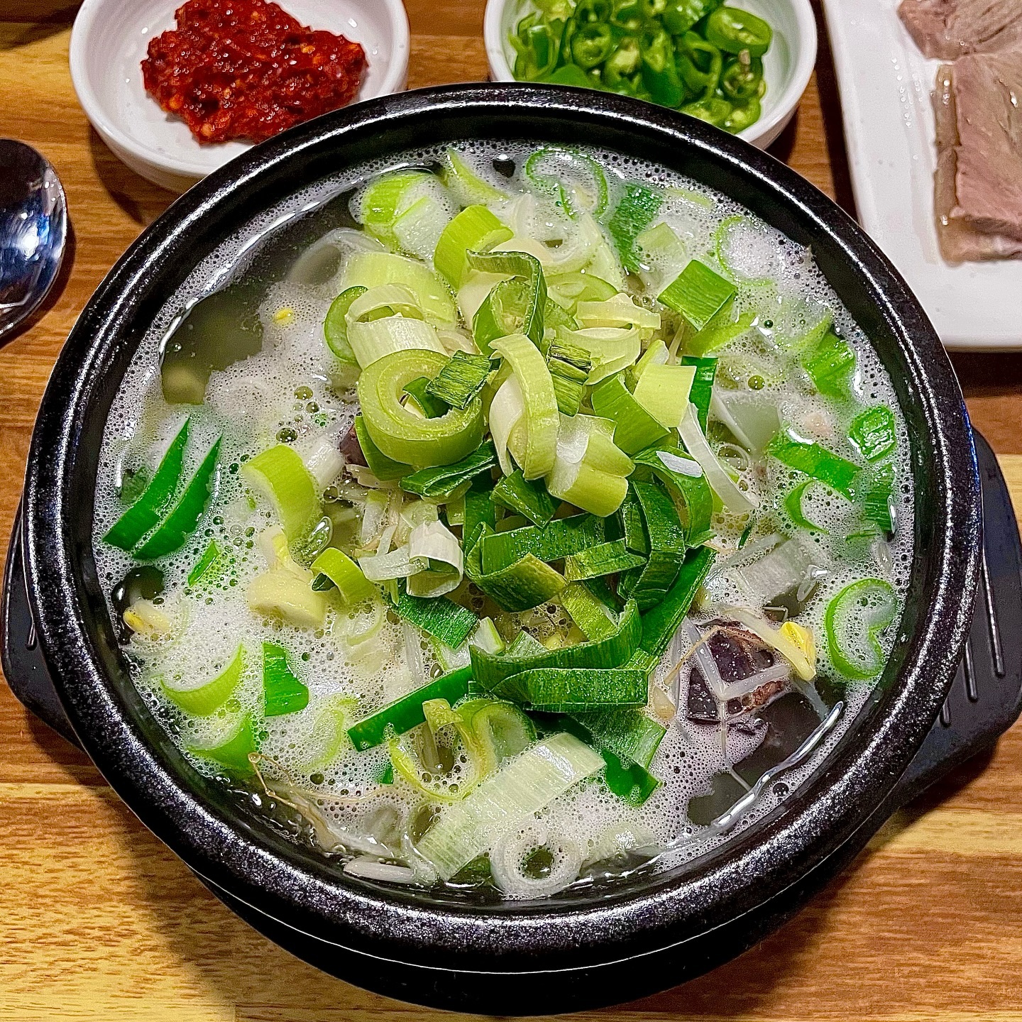 ✔️ 류가네국밥&전
😋 내장국밥, 모듬국밥, 해물김치전
🧐 매일 직접 삶고 만든 맑은 국물과 깔끔한 뒷맛이 장점인 곳
페어링 좋은 여러 막걸리와 우리술이 함께 있어 식사외에 술집으로도 제격인 곳

서울 광진구 긴고랑로 45 1층 류가네 국밥 & 전

#jmt #존맛 #동네맛집 #맛스타그램 #맛집소개 #맛집스타그램 #맛집추천 #맛집탐방 #맛스타 #먹스타 #맛집 #먹방 #맛집투어 #먹방스타그램 #먹스타그램 #오늘의맛집 #맛집공유 #추천맛집 #찐맛집 #전국맛집 #맛집여행 #맛집그램 #맛집코스 #먹스타맞팔 #핫플레이스 #핫플 #서울여행 #서울여행지추천 #서울데이트코스 #협찬