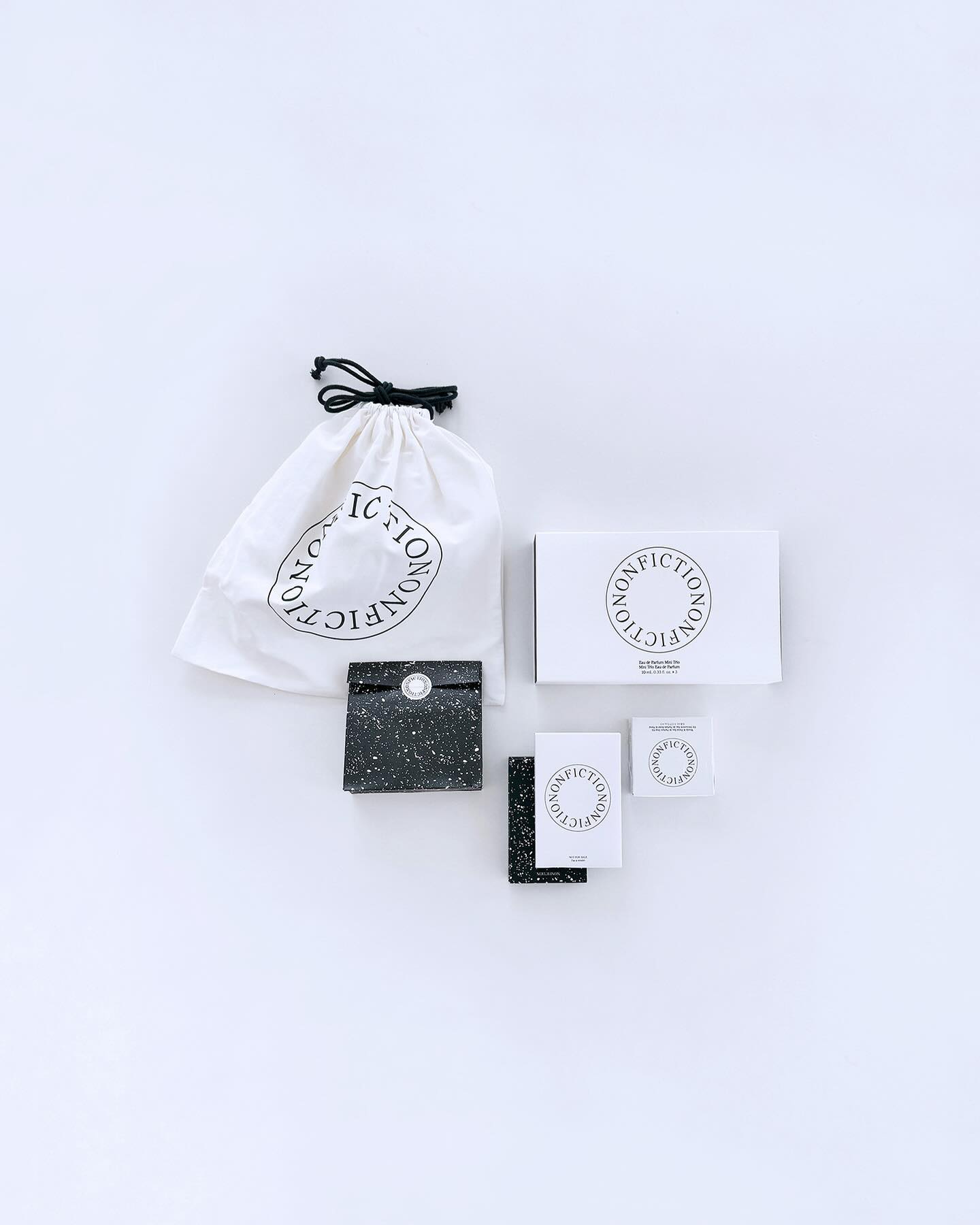 official.nonfiction
GENTLE NIGHT + GAIAC FLOWER Eau De Parfum 
달달해서 좋았던 젠틀 나잇 시향지를 가방에 넣어두고 다니다가
바닐라와 머스크의 플로럴 잔향에 제대로 사랑에 빠져버림
