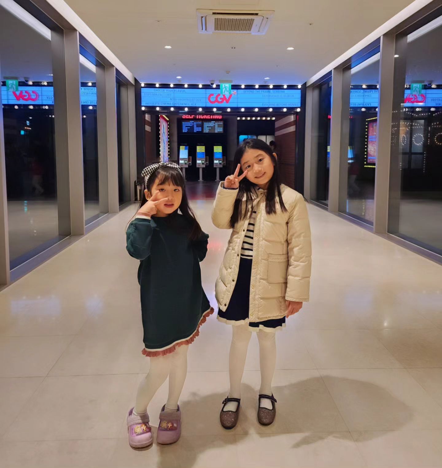 #wish
People think wishes are just ideas, but they are part of your heart. The very best part.

See you next weekend, my daughters.

#하윤하음 #위시 #disney #wish #iamastar #asha #cgv