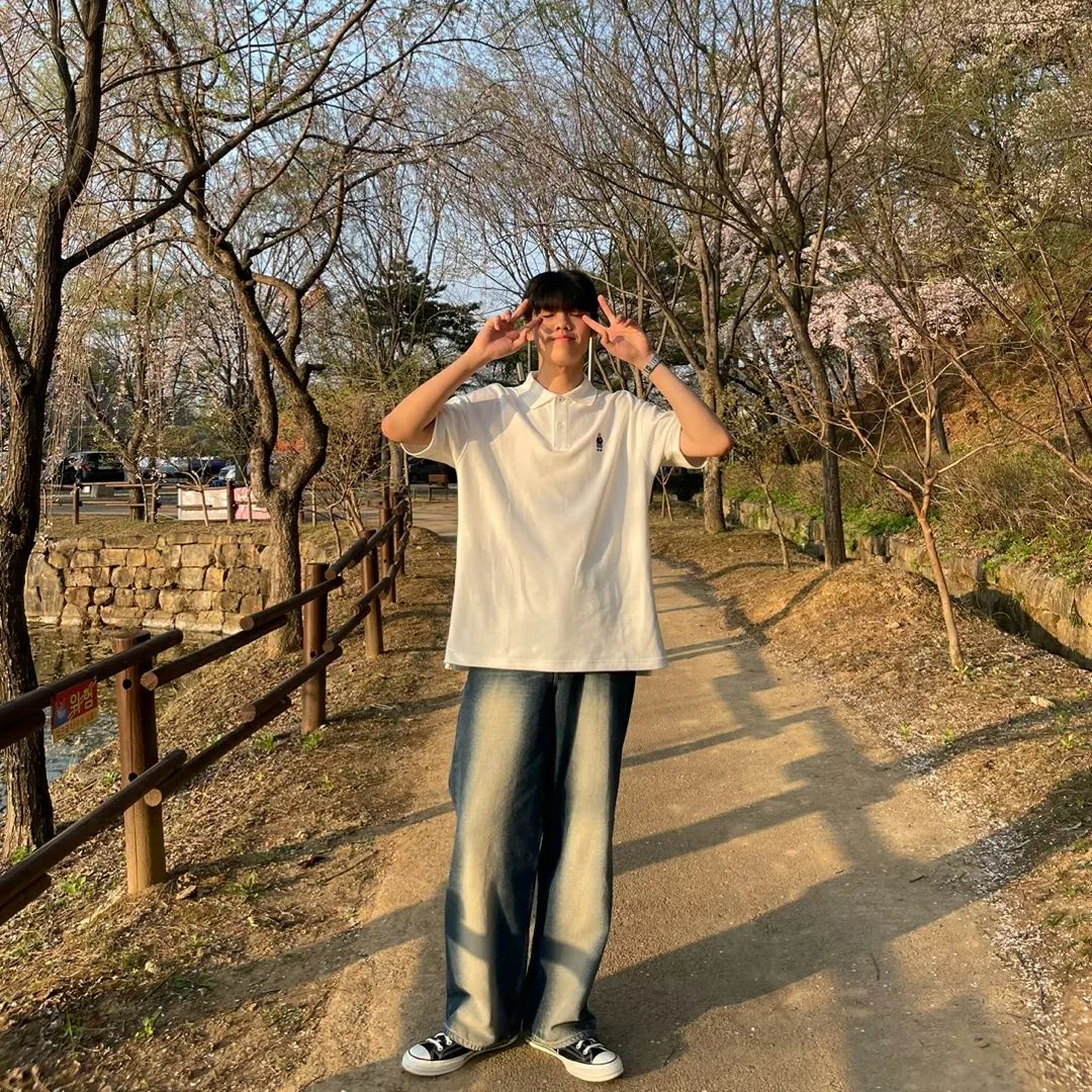 #협찬 #제품제공 🌸

whoaukorea 에서 '스티브 반팔 카라티' 를 제공받았습니다.

청바지와 카라티 매치 = 캐주얼함 그 자체❤
봄에 입기 좋은 필수템이라고 할 수 있죠:)
스티브 카라티는 '후아유' 에서!
.
.
.
👕_ whoaukorea
👖_ satur_official
👟_ converse_kr
.
.
.
#후아유 #whoau #후아유카라티 #스티브카라티 #카라티 #카라티추천 #피케티셔츠 #커플룩 #커플룩코디 #커플템 #봄코디
